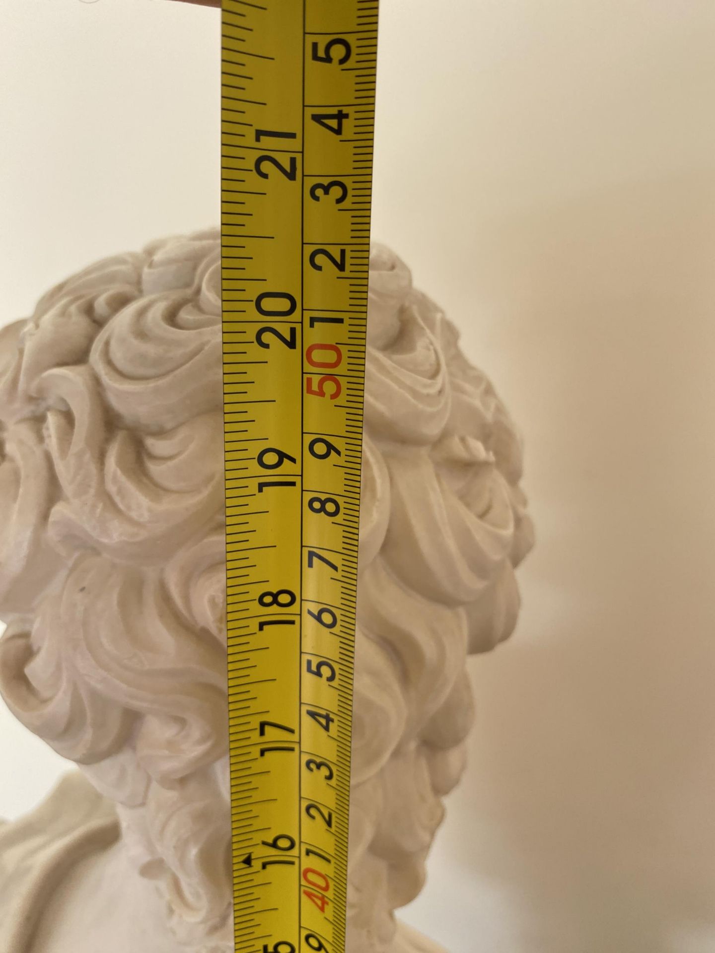 AN ITALIAN MARBLE EFFECT RESIN BUST OF DAVID, HEIGHT 52CM - Image 6 of 6