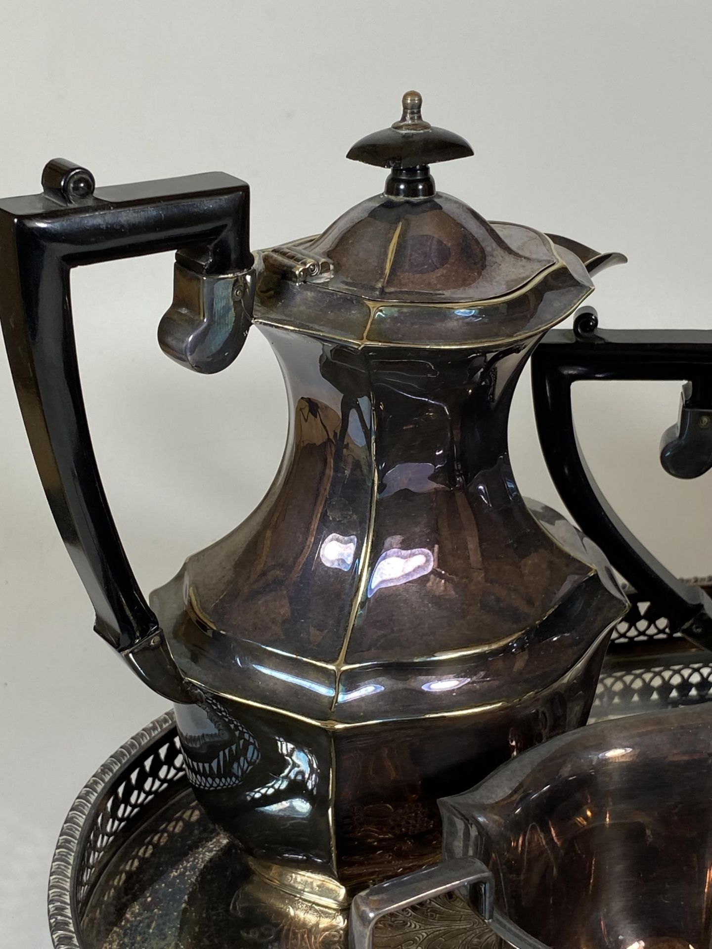 A VINTAGE A1 EPNS SILVER PLATED FOUR PIECE TEA SET TOGETHER WITH VINERS CAVENDISH PLATE PIERCED - Image 2 of 7