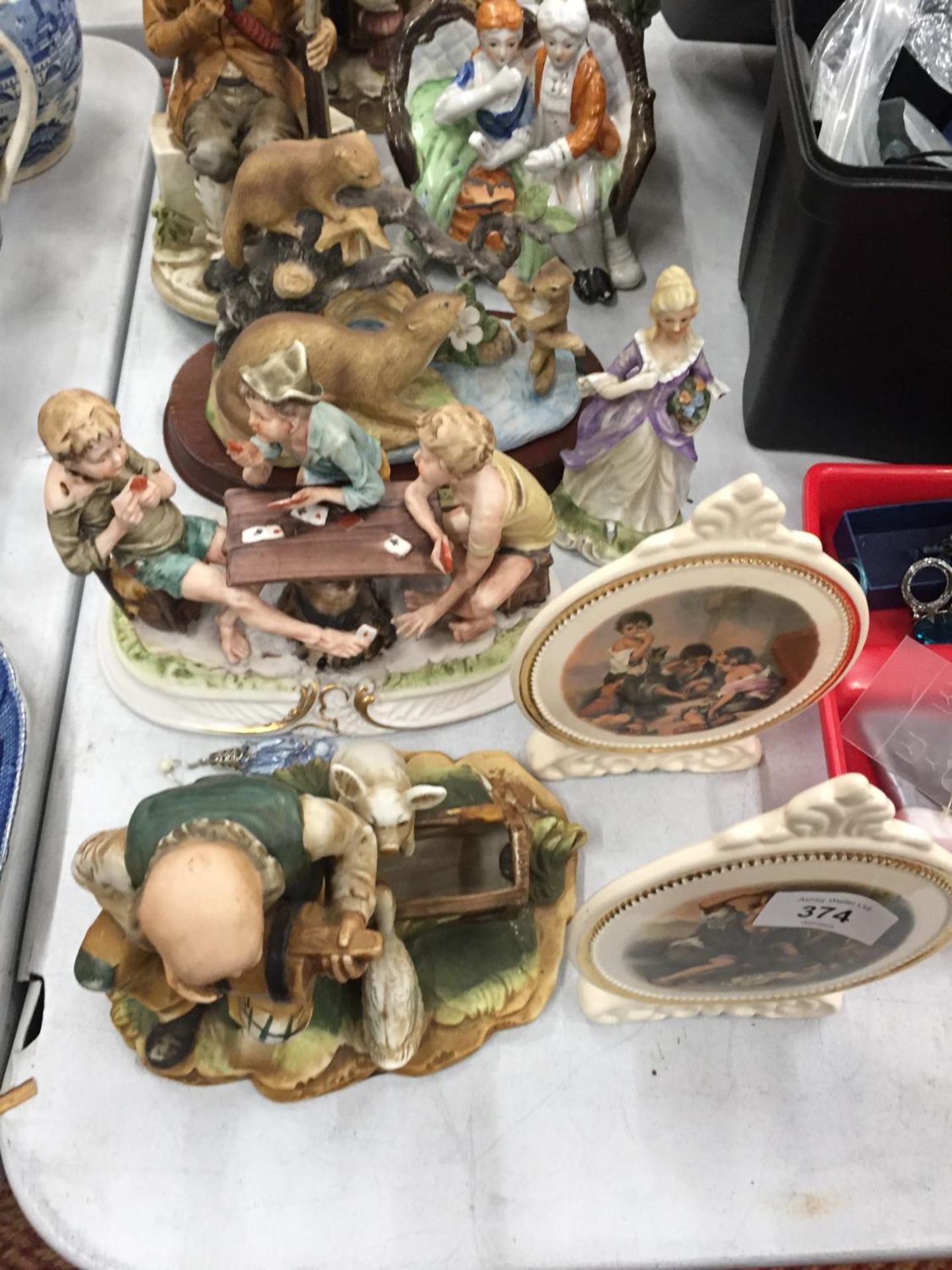 A QUANTITY OF FIGURINES TO INCLUDE CAPODIMONTE STYLE, STAFFORDSHIRE STYLE, PLAQUES, ETC - Image 2 of 5