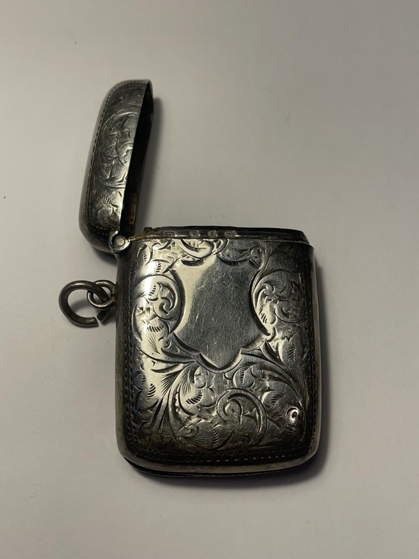 A HALLMARKED BIRMINGHAM SILVER VESTA CASE