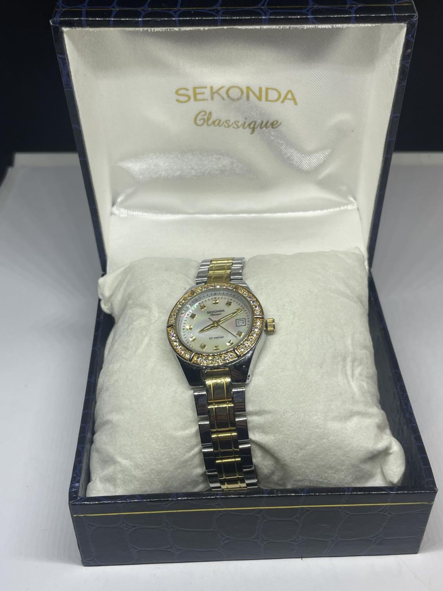 A SEKONDA CLASSIQUE WRIST WATCH WITH PEARLISED FACE SURROUNDED BY DIAMANTES AND TWO COLOUR METAL