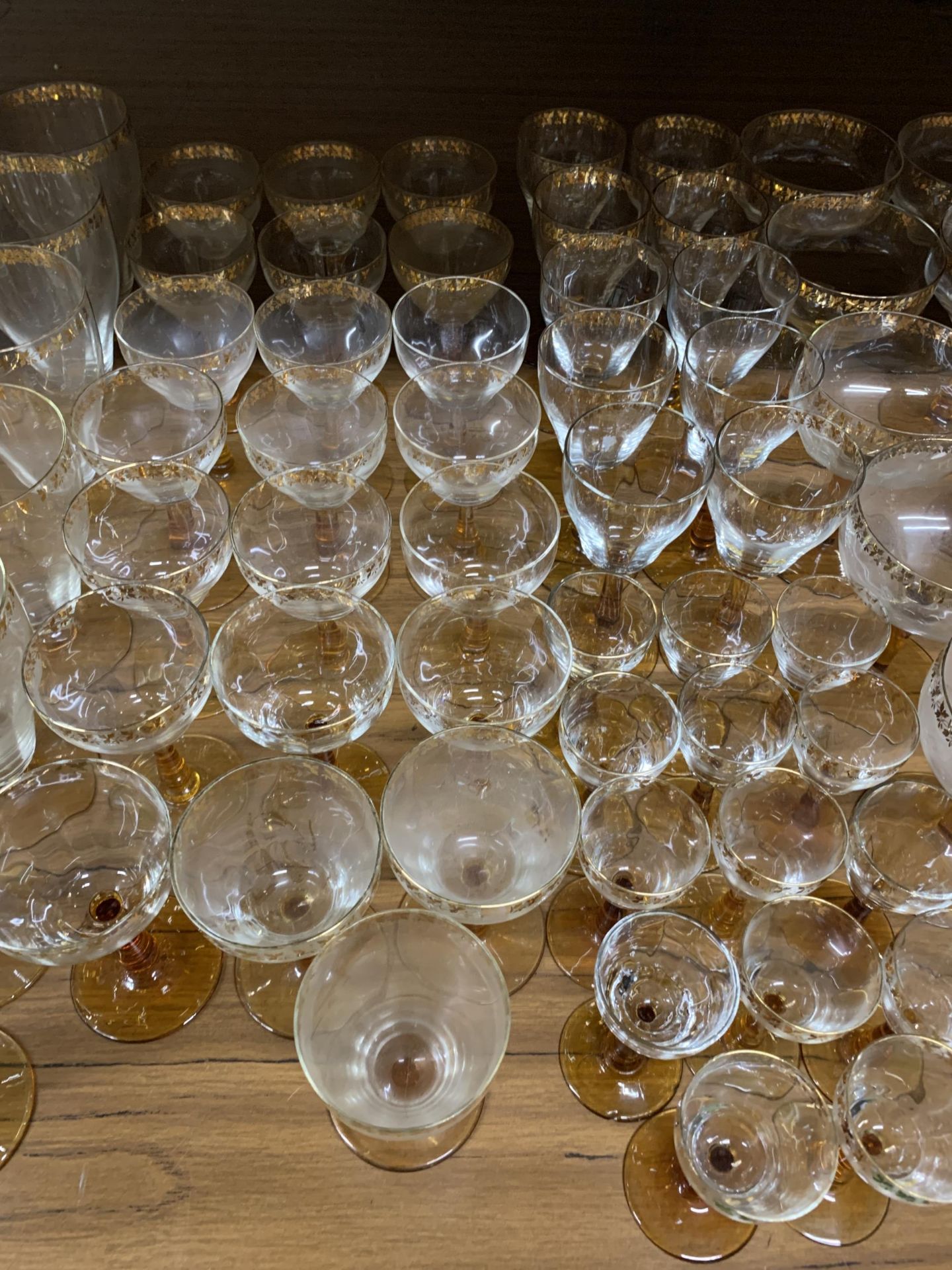 A VERY LARGE QUANTITY OF GLASSWARE TO INCLUDE SHERRY GLASSES, PORT GLASSES, CHAMPAGNE, ETC., - Image 3 of 8