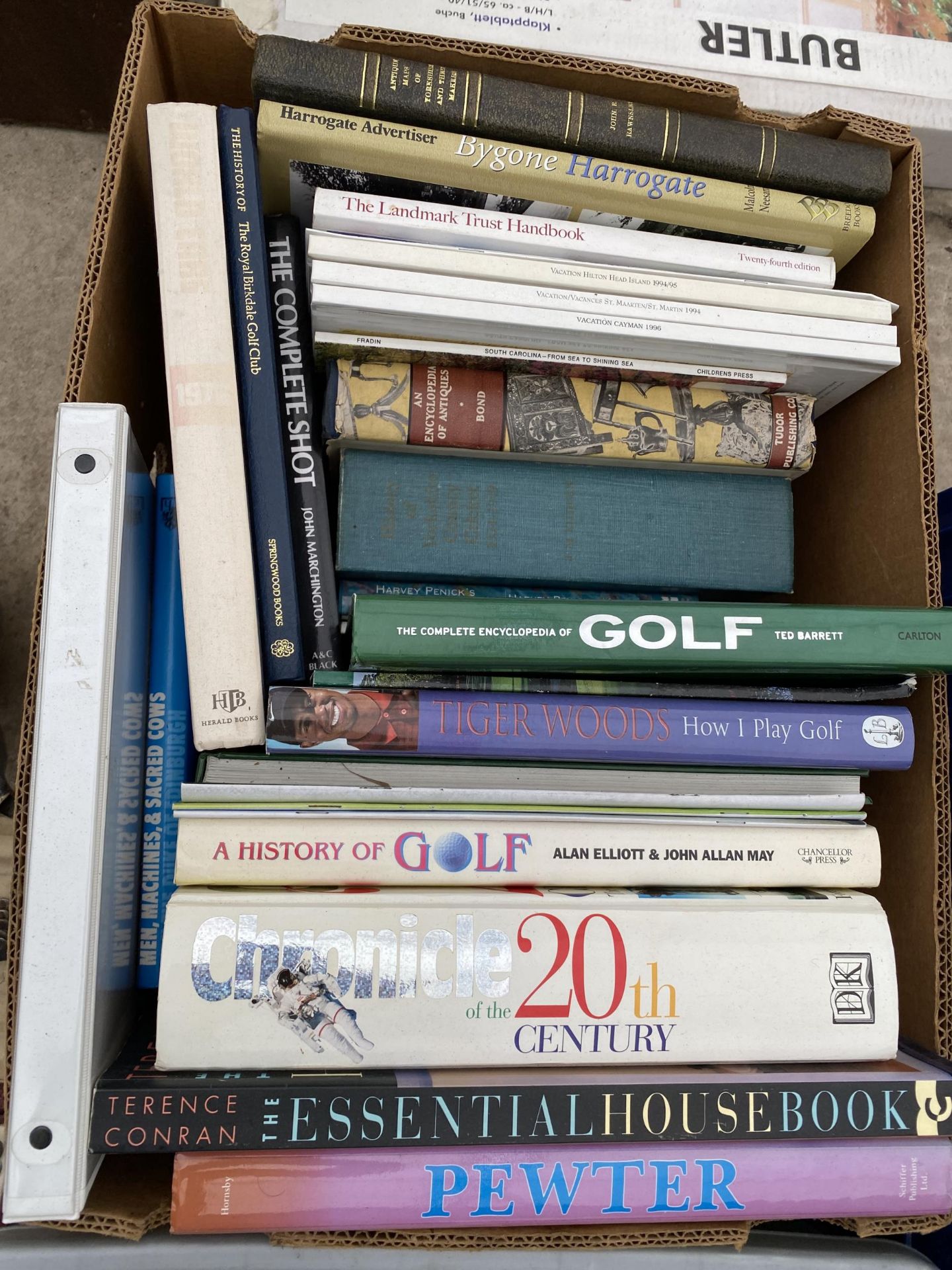 A LARGE ASSORTMENT OF HARDBACK BOOKS - Image 2 of 4