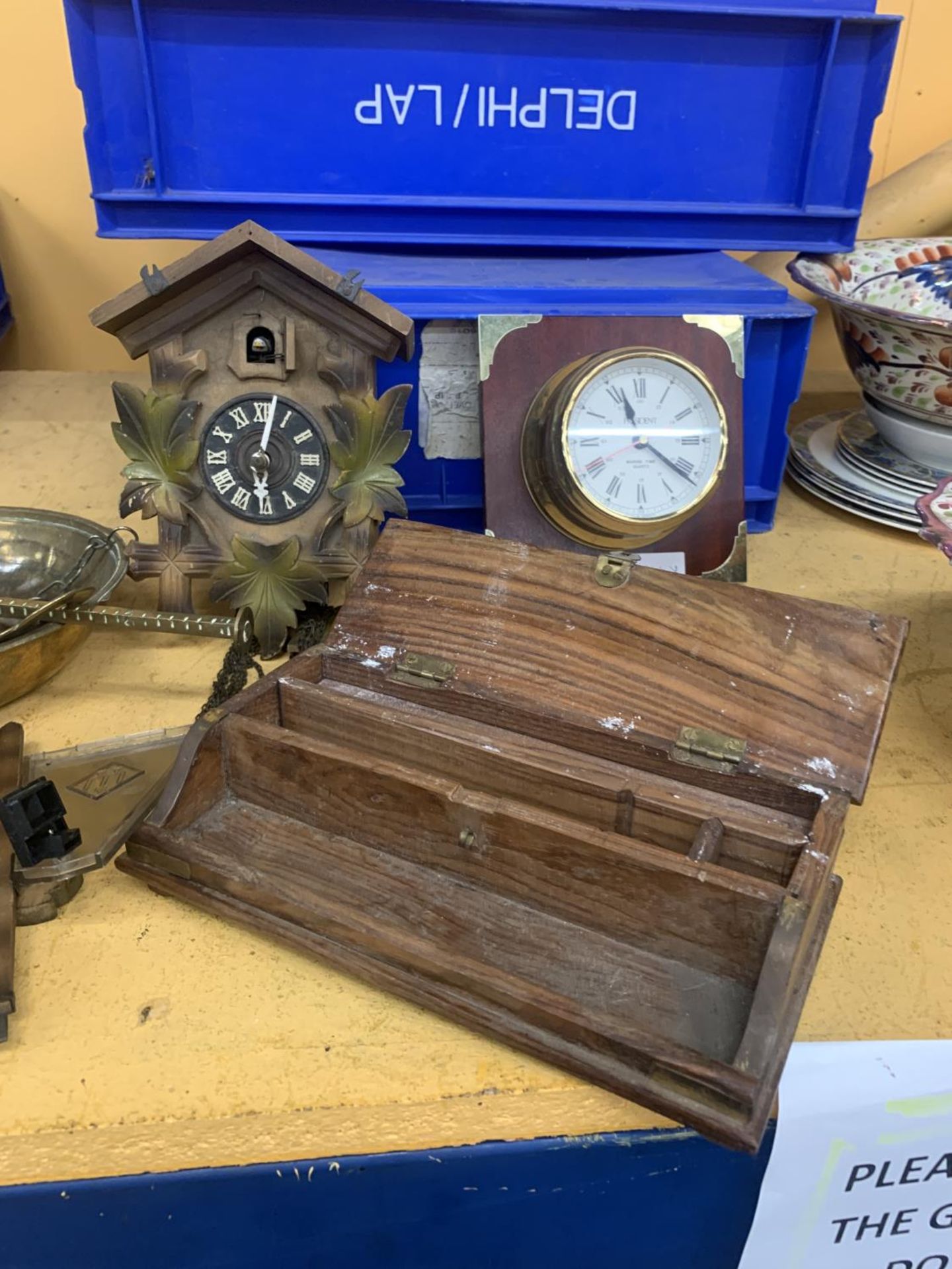 A MIXED LOT TO INCLUDE A CUCKOO CLOCK, METRONOME, BOOK-ENDS, PEN TRAY, HEAVY BRASS SCALES, ETC - Image 2 of 4