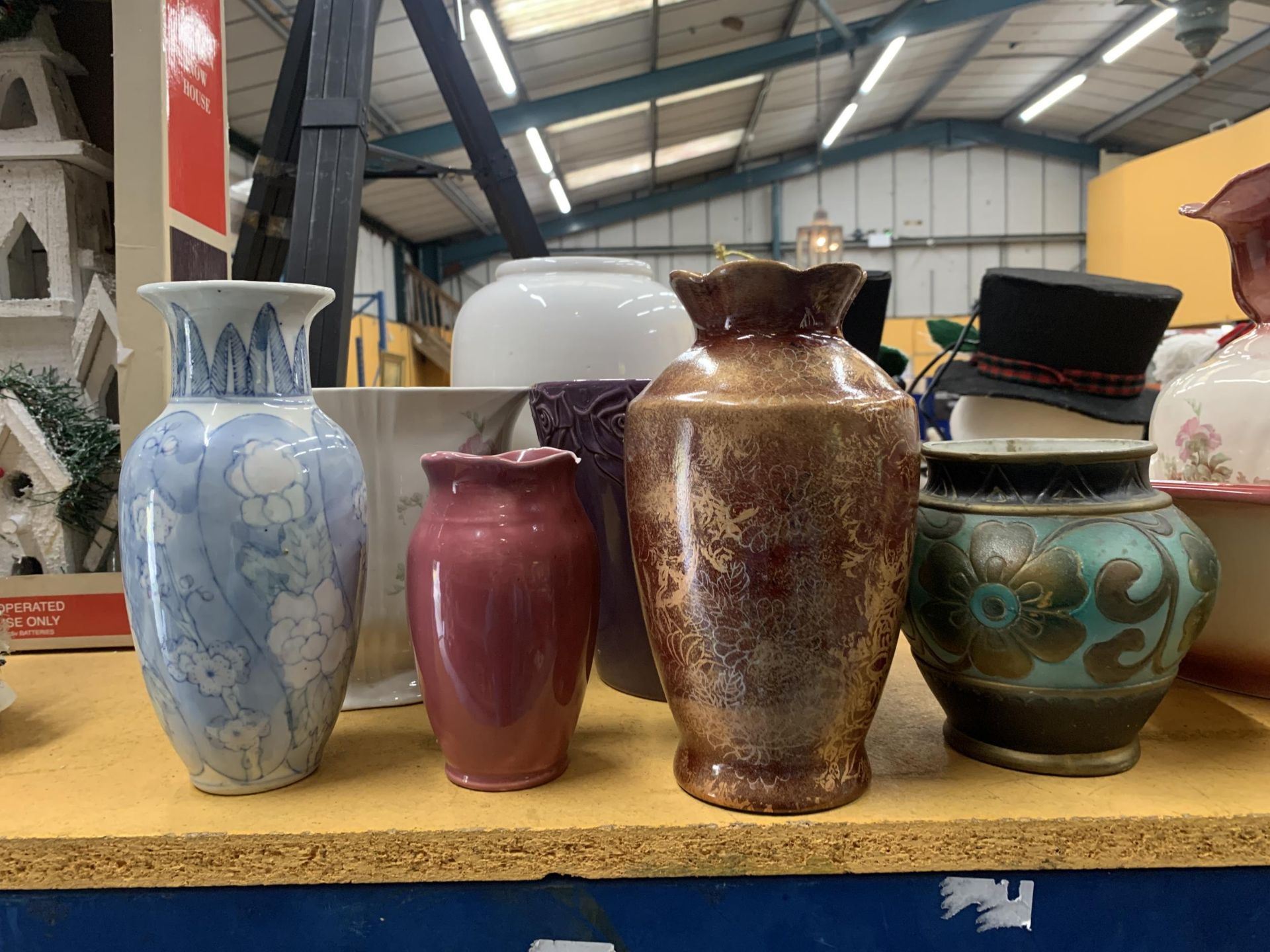 A QUANTITY OF VASES AND PLANTERS - Image 5 of 5