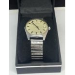 A VINTAGE SEKONDA 17 JEWELS WRIST WATCH IN A PRESENTATION BOX SEEN WORKING BUT NO WARRANTY