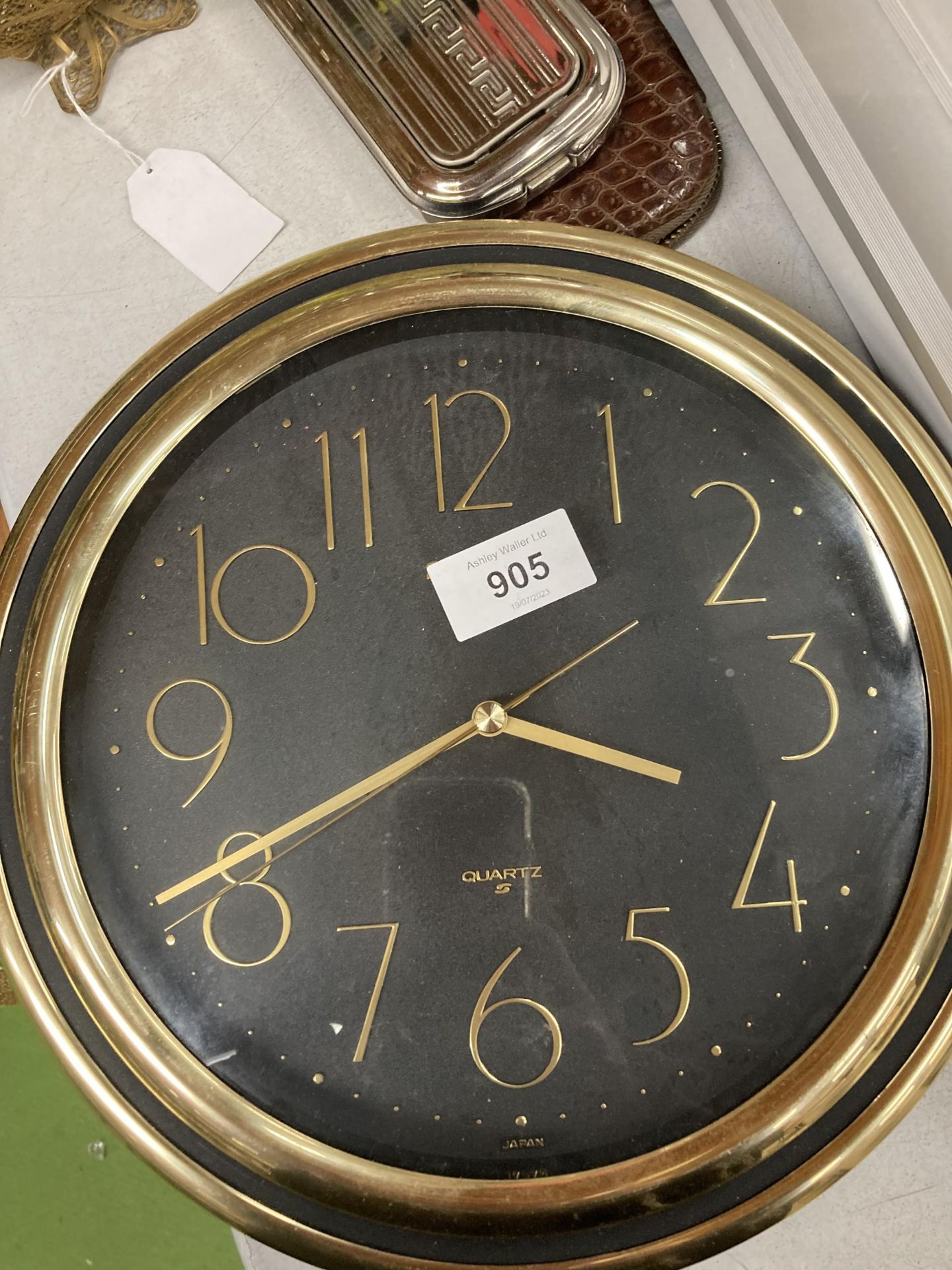 A BOXED EDU SCIENCE STUDENT MICROSCOPE, A SEIKO BLACK AND GOLD COLOURED WALL CLOCK - WORKING AT TIME - Image 2 of 5