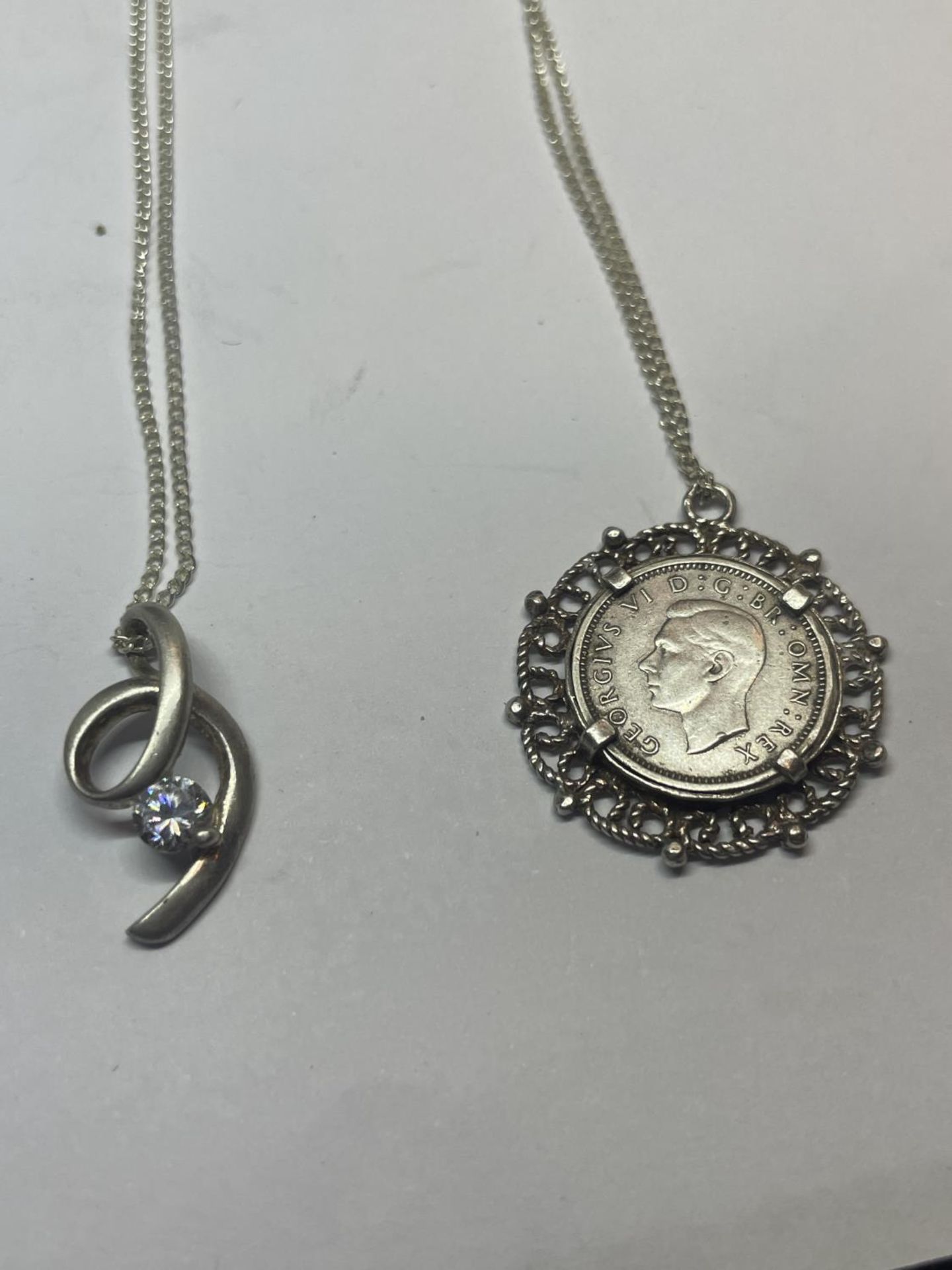 FOUR SILVER NECKLACES WITH PENDANTS - Image 3 of 4