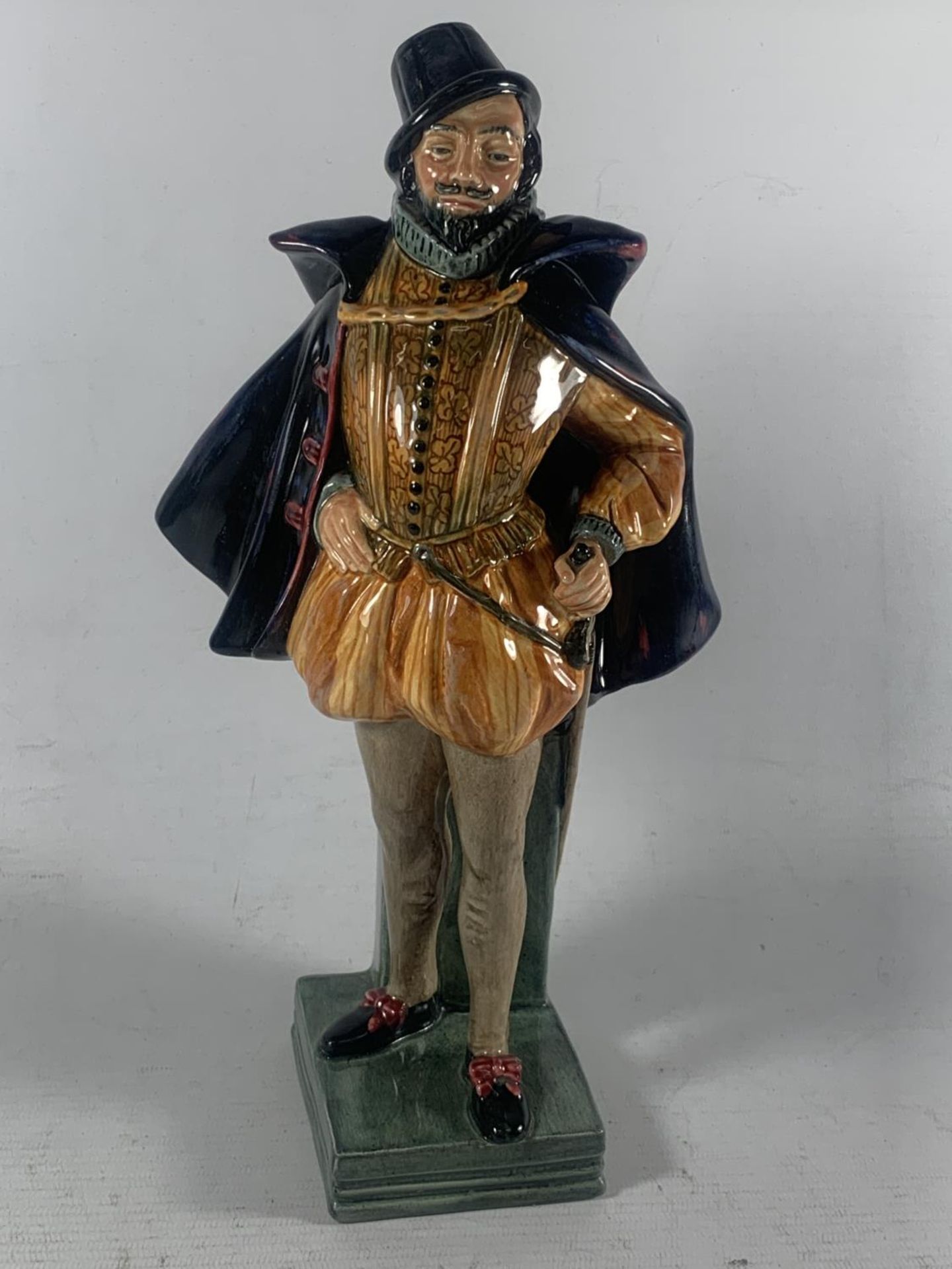 A ROYAL DOULTON FIGURE SIR WALTER RALEIGH HN2015