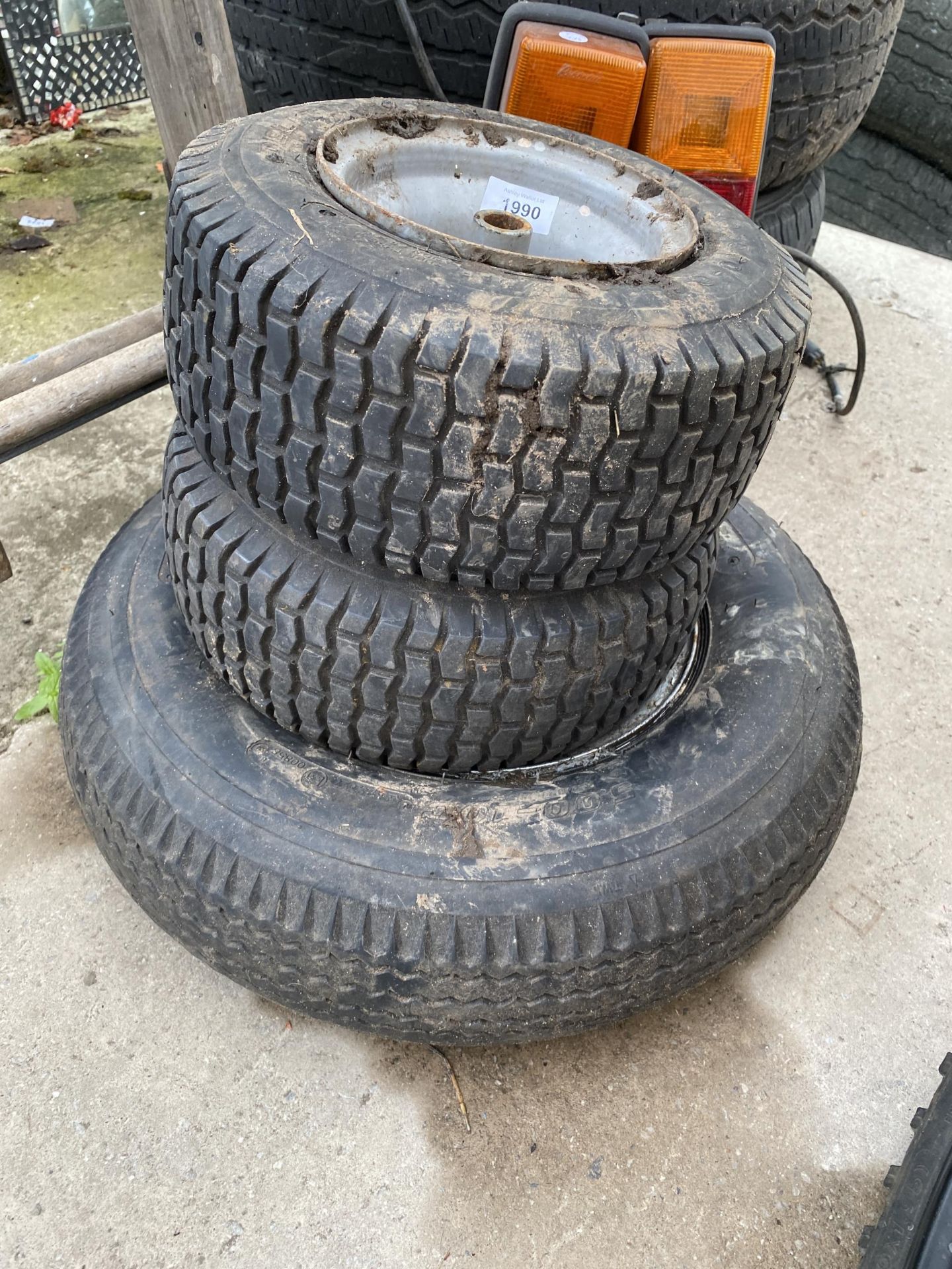 AN ASSORTMENT OF WHEELS AND TYRES AND TWO TRAILER LIGHTS - Image 2 of 3