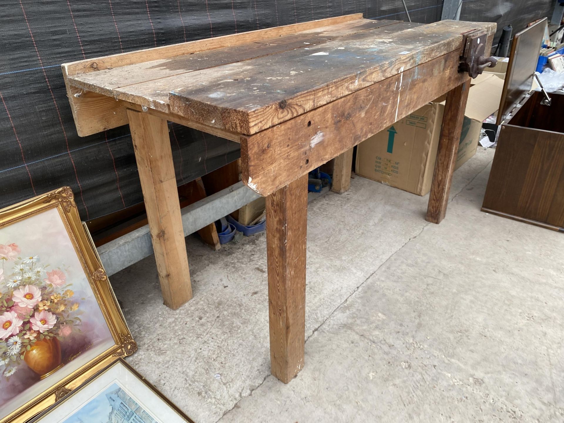 A LARGE WOODEN WORK BENCH COMPLETE WITH A WOOD VICE (L:160CM) - Image 2 of 3