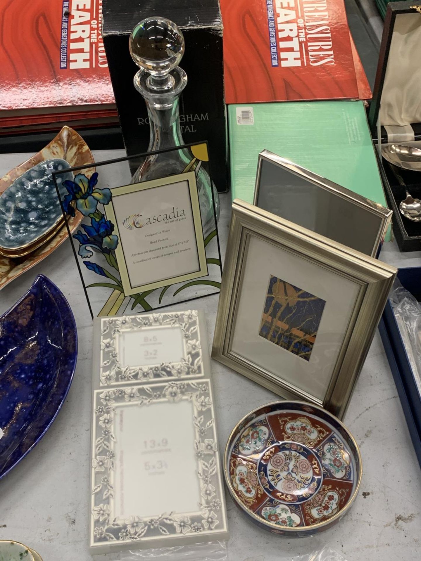 A 'ROCKINGHAM CRYSTAL' HEAVY DECANTER IN BOX, PHOTO FRAMES PLUS AN IMARI BOWL