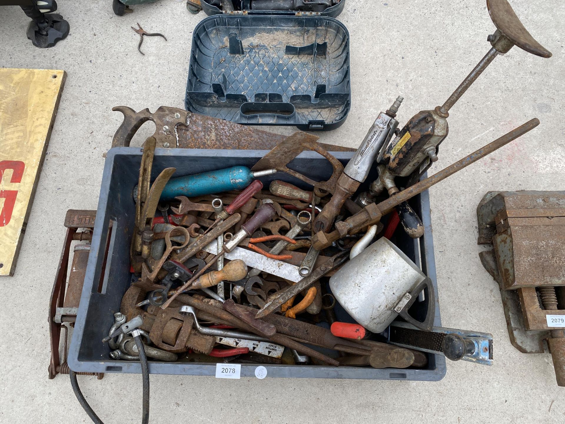 A COLLECTION OF VINTAGE TOOLS TO INCLUDE AIR PUMP, SPANNERS, ETC