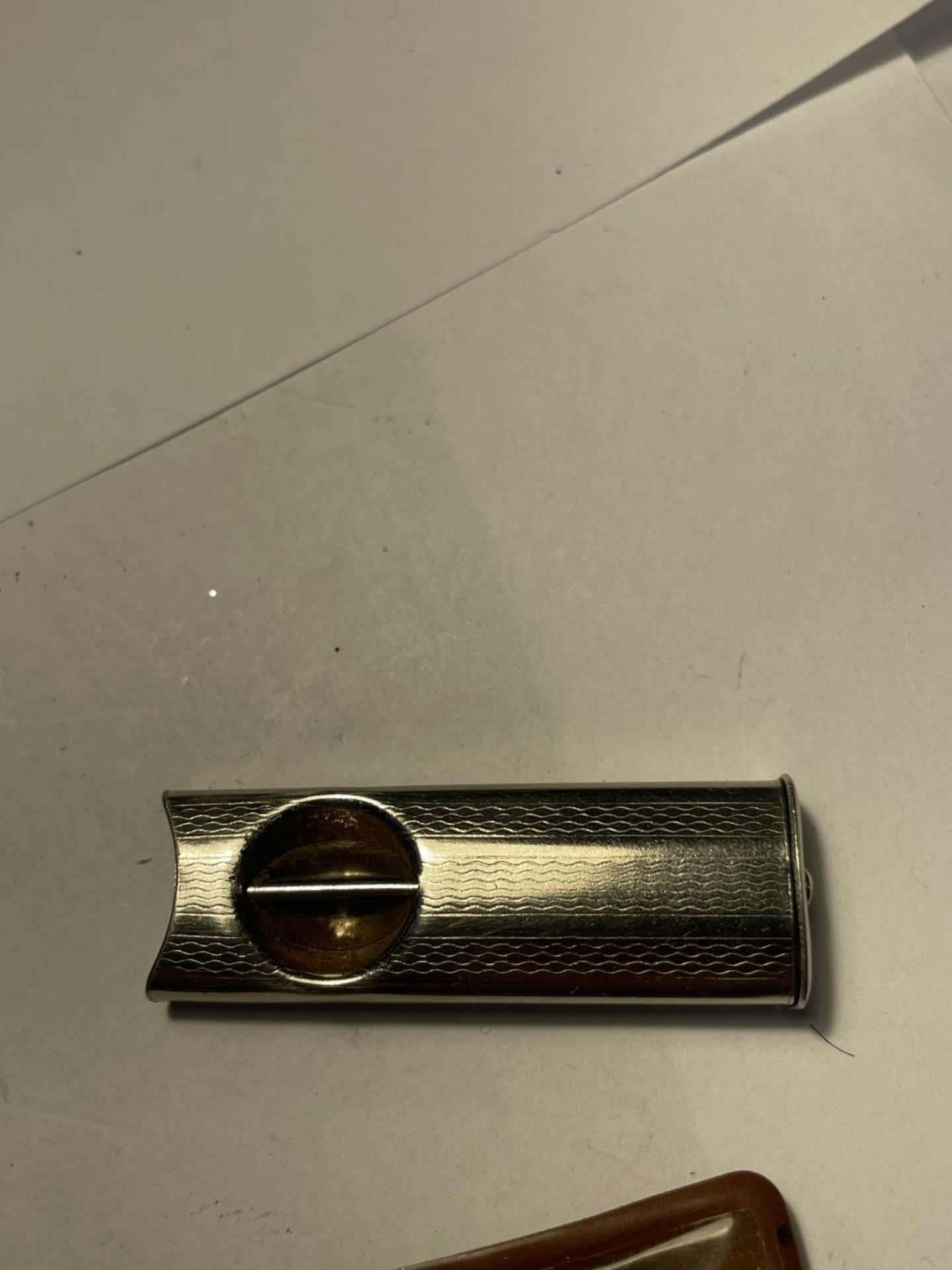 A VINTAGE CIGAR CUTTER WITH CASE - Image 3 of 3