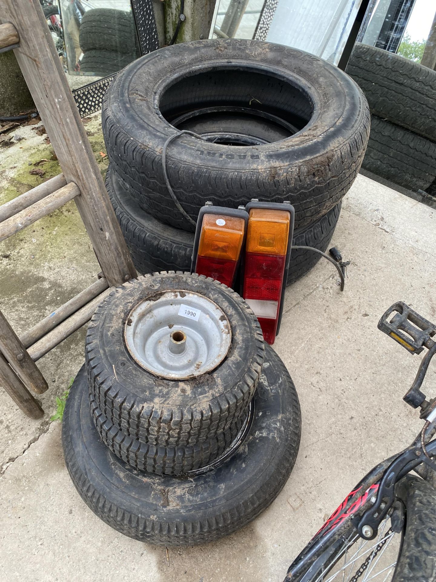 AN ASSORTMENT OF WHEELS AND TYRES AND TWO TRAILER LIGHTS