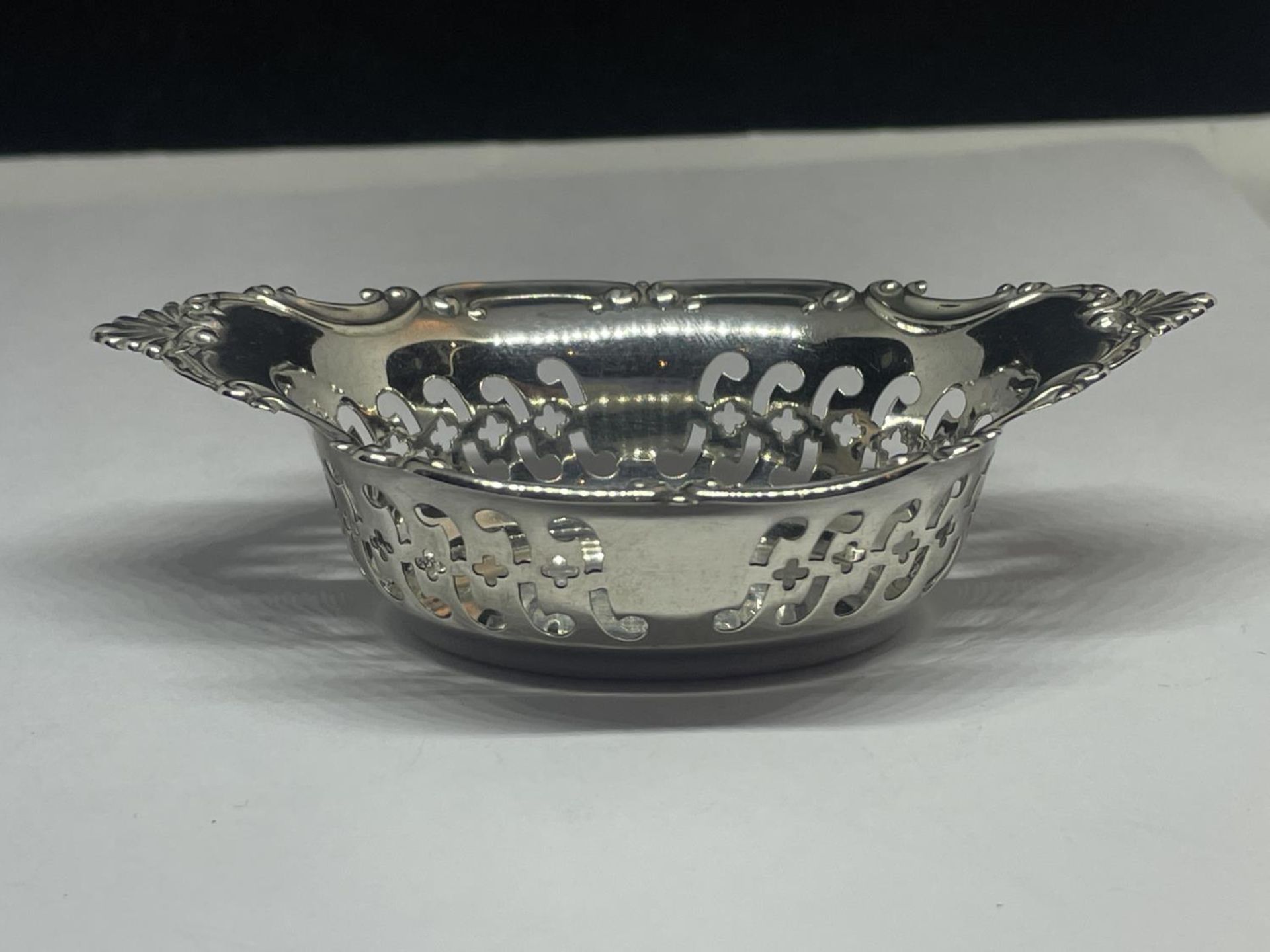 A DECORATIVE STERLING SILVER DISH WITH PIERCED SIDES