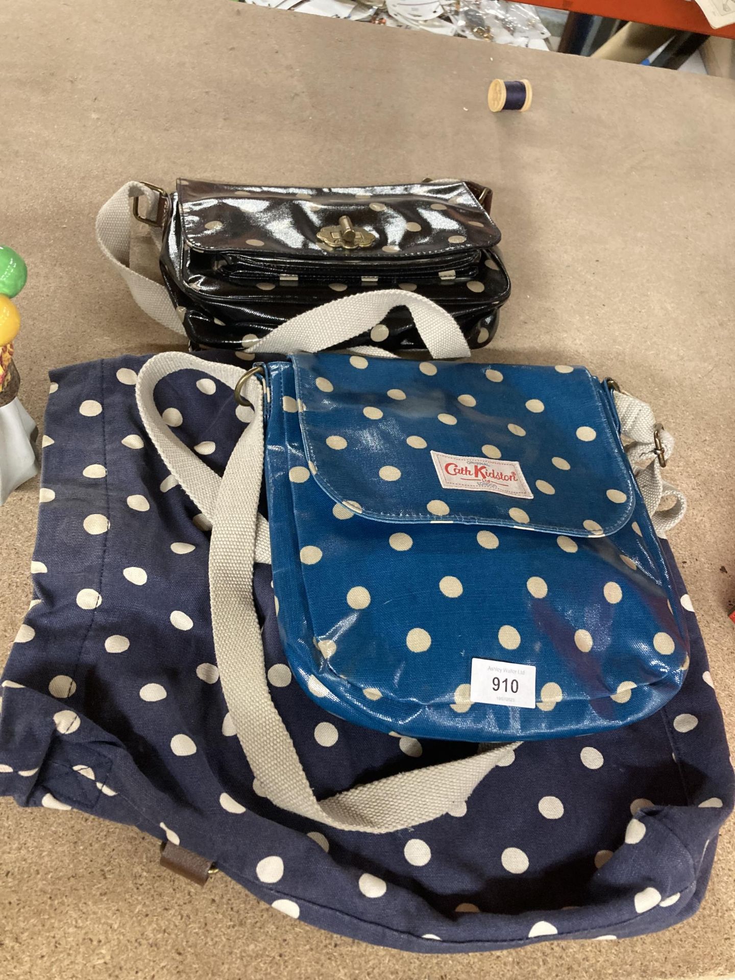 A GROUP OF LADIES HANDBAGS TO INCLUDE CATH KIDSTON POLKA DOT, ETC