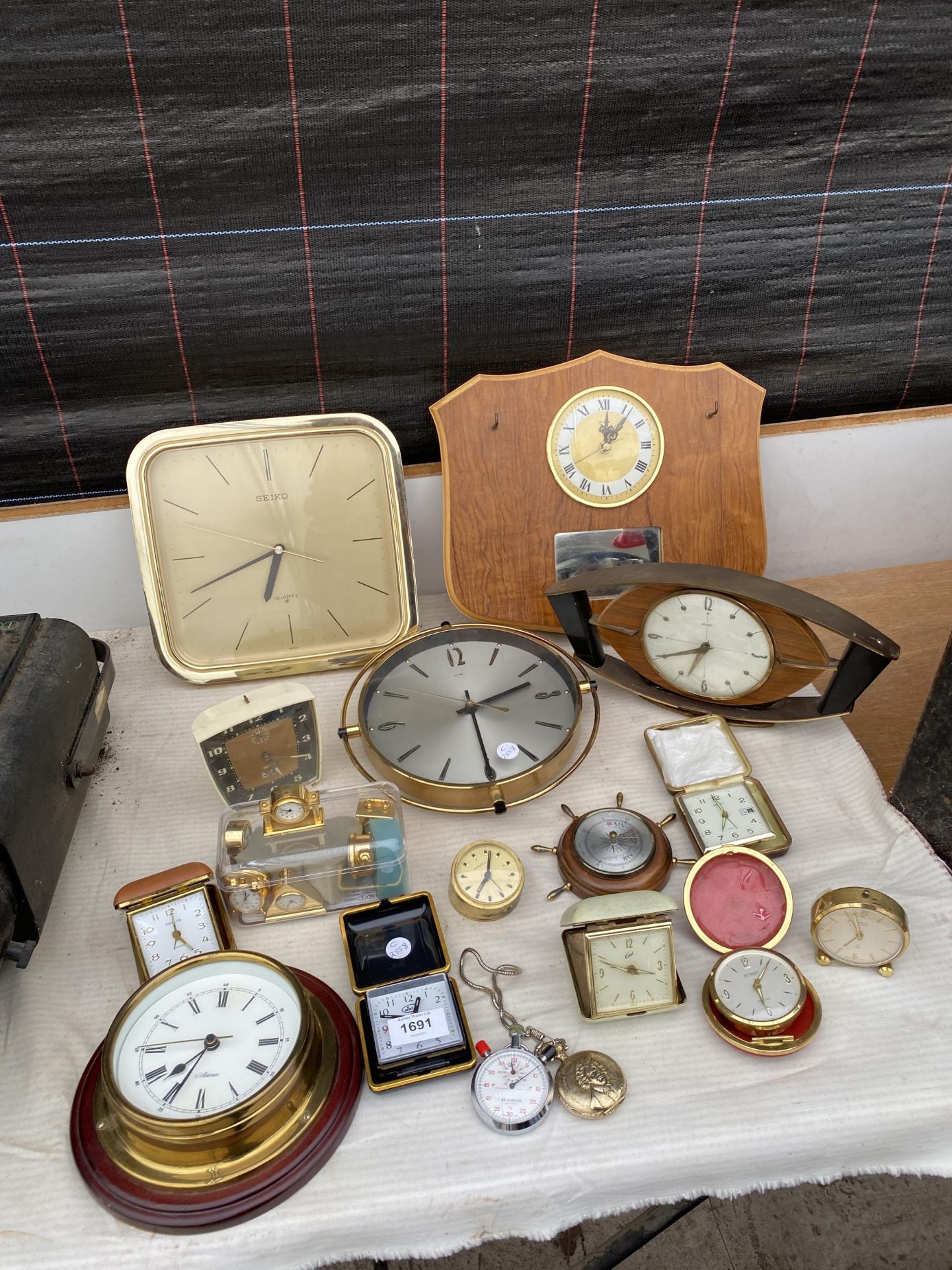 A LARGE ASSORTMENT OF CLOCKS AND WATCHES