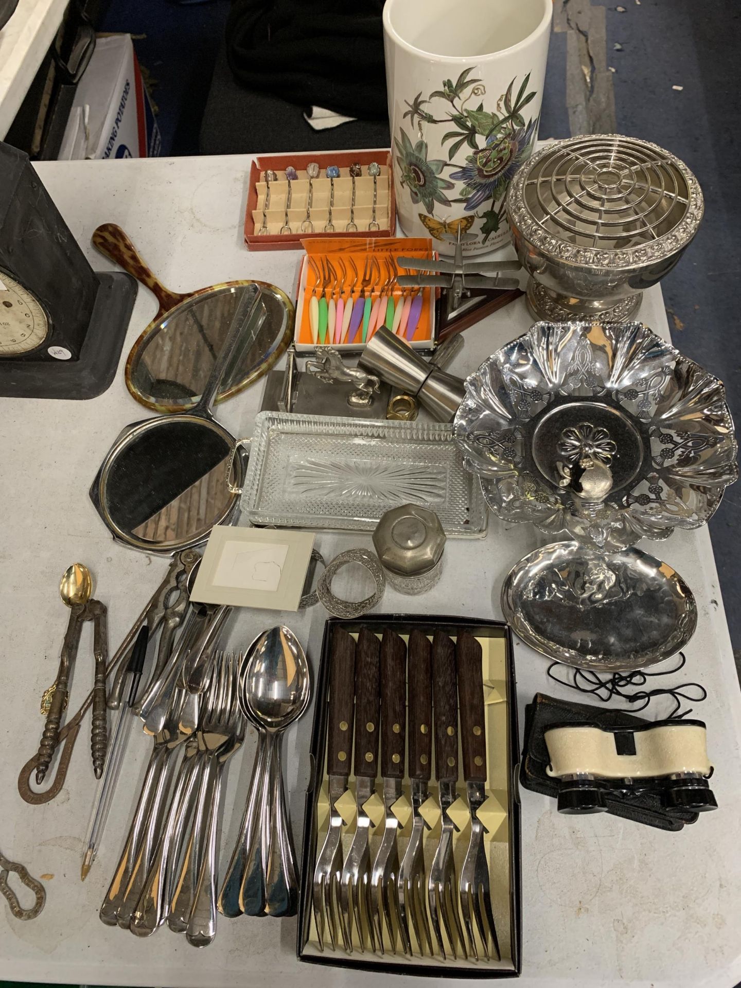 A MIXED LOT TO INCLUDE FLATWARE, A PORTMEIRION VASE, E.P.N.S. ROSE BOWL AND BOWL, NAPKIN RINGS,