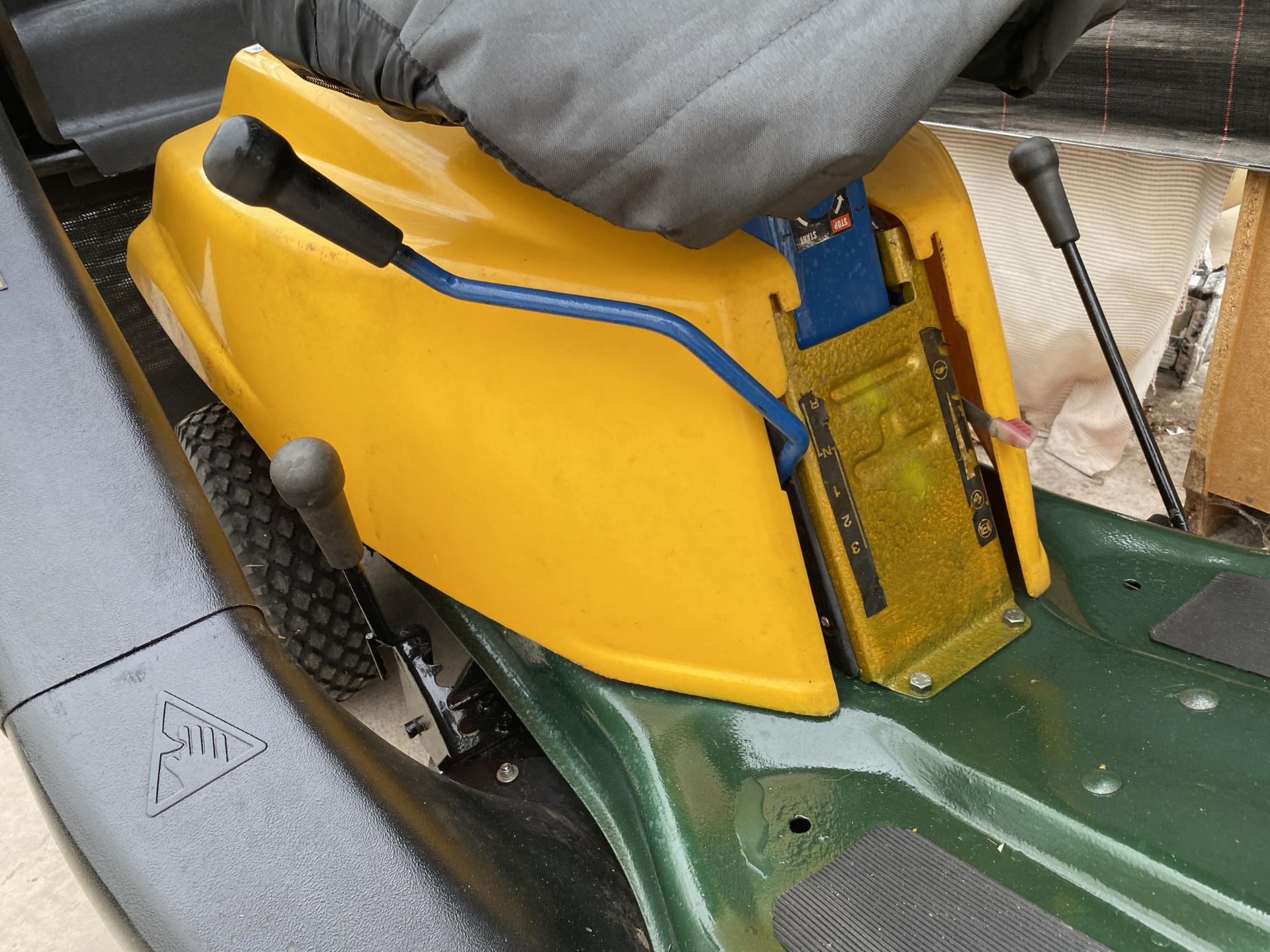 A MCCULLOCH RIDE ON LAWN MOWER WITH GRASS BOX AND KEY BELIEVED IN WORKING ORDER BUT NO WARRANTY - Image 3 of 6