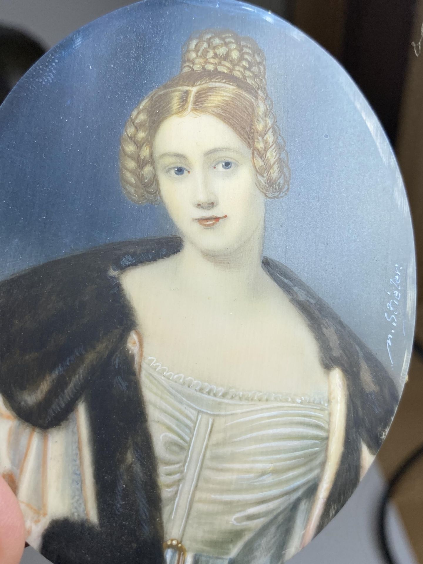 AN EARLY 19TH CENTURY HAND PAINTED PORTRAIT OF A LADY, SIGNED M.STIELER, IN ORNATE BRASS OVAL - Image 12 of 12