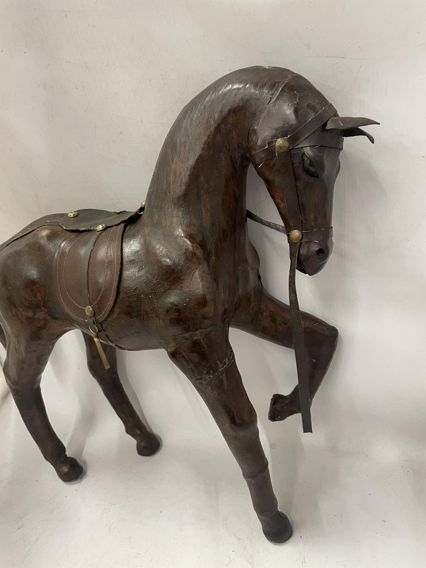 A LARGE VINTAGE LEATHER MODEL OF A HORSE - Image 2 of 3