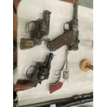 FOUR CHILDREN'S VINTAGE TOY GUNS TO INCLUDE A LONE STAR LUGER, LONE STAR DRAGNETT, LONE STAR SCOUT