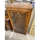 A MID 20TH CENTURY WALNUT CHINA CABINET, 24" WIDE