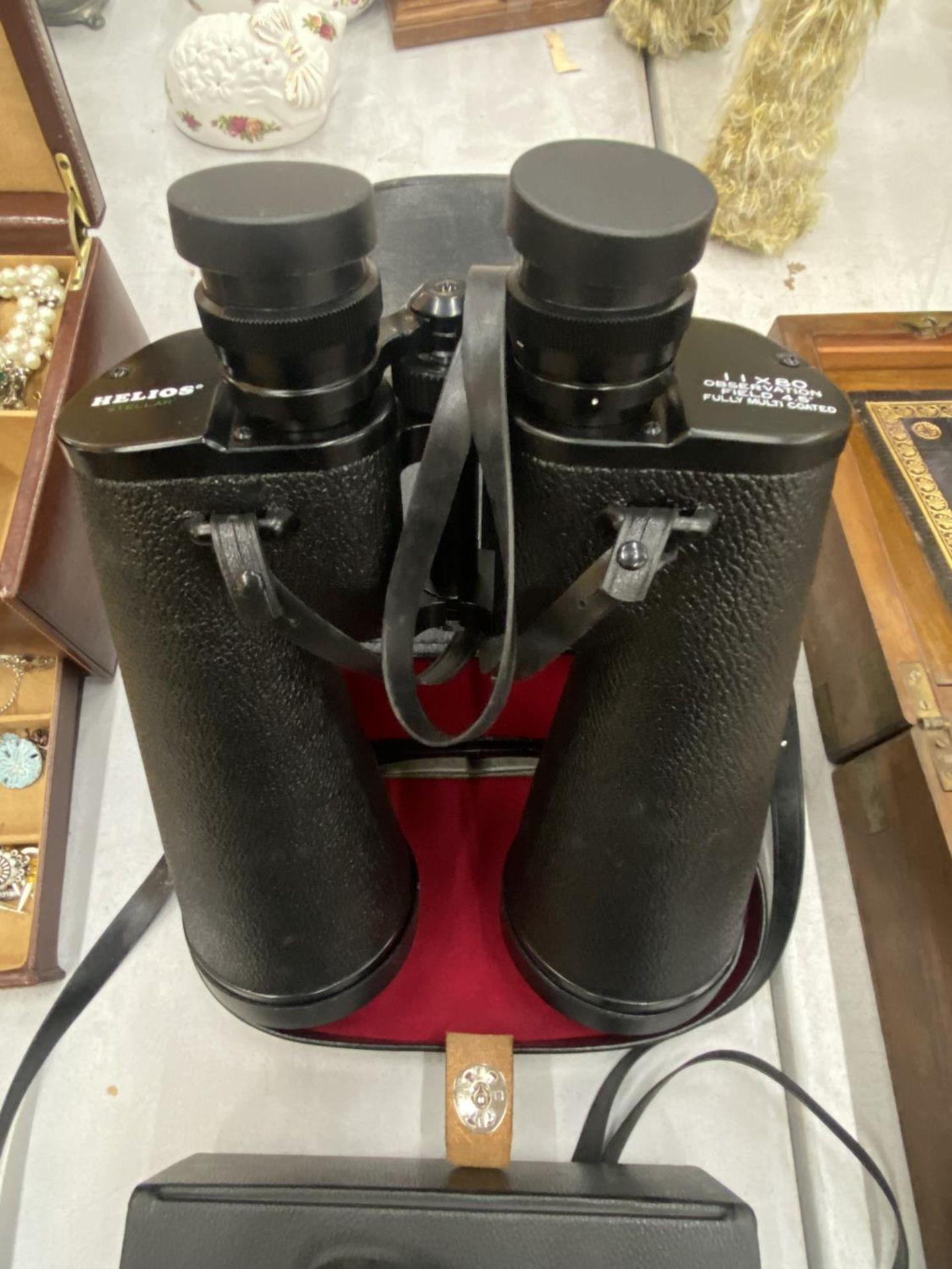 TWO PAIRS OF CASED BINOCULARS TO INCLUDE HELIOS 'STELLAR' 11 X 80 OBSERVATION FIELD AND PRINZ 10 X - Bild 2 aus 5