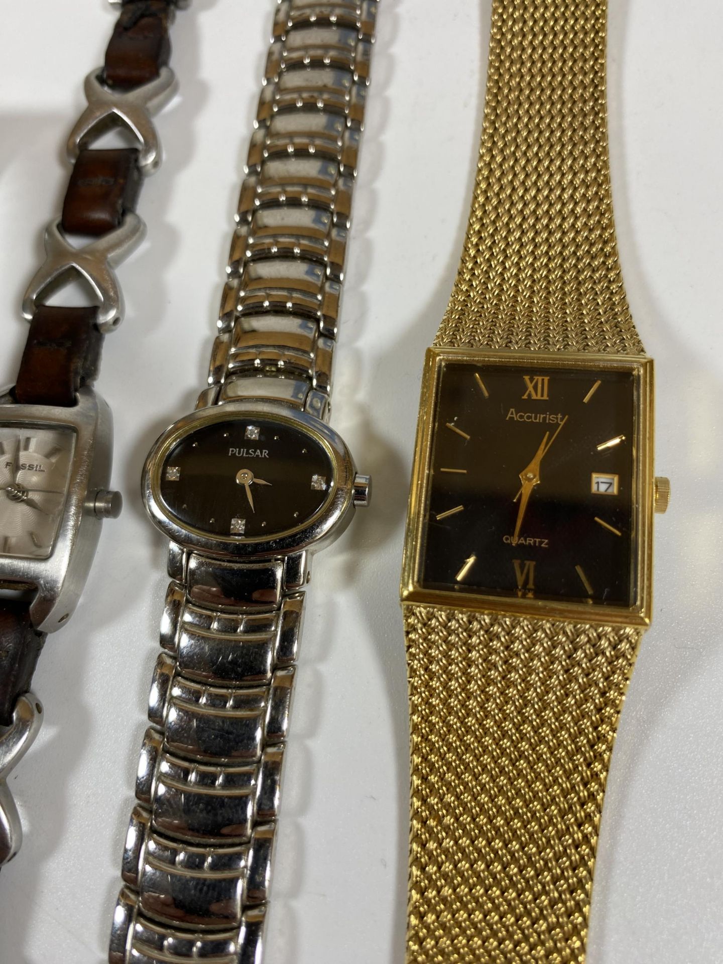 A GROUP OF FOUR VINTAGE WATCHES, PULSAR, SEKONDA, FOSSIL & ACCURIST - Image 2 of 4