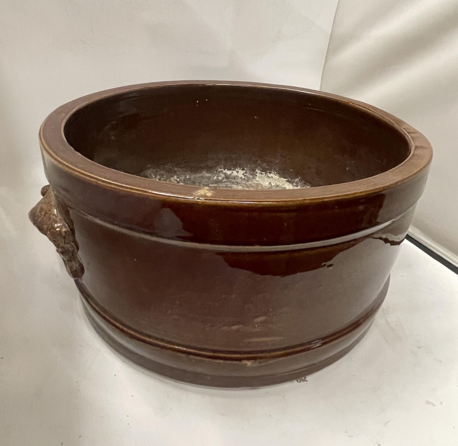 A LARGE VINTAGE BROWN TREACLE GLAZE STONEWARE BOWL, DIAMETER 39CM