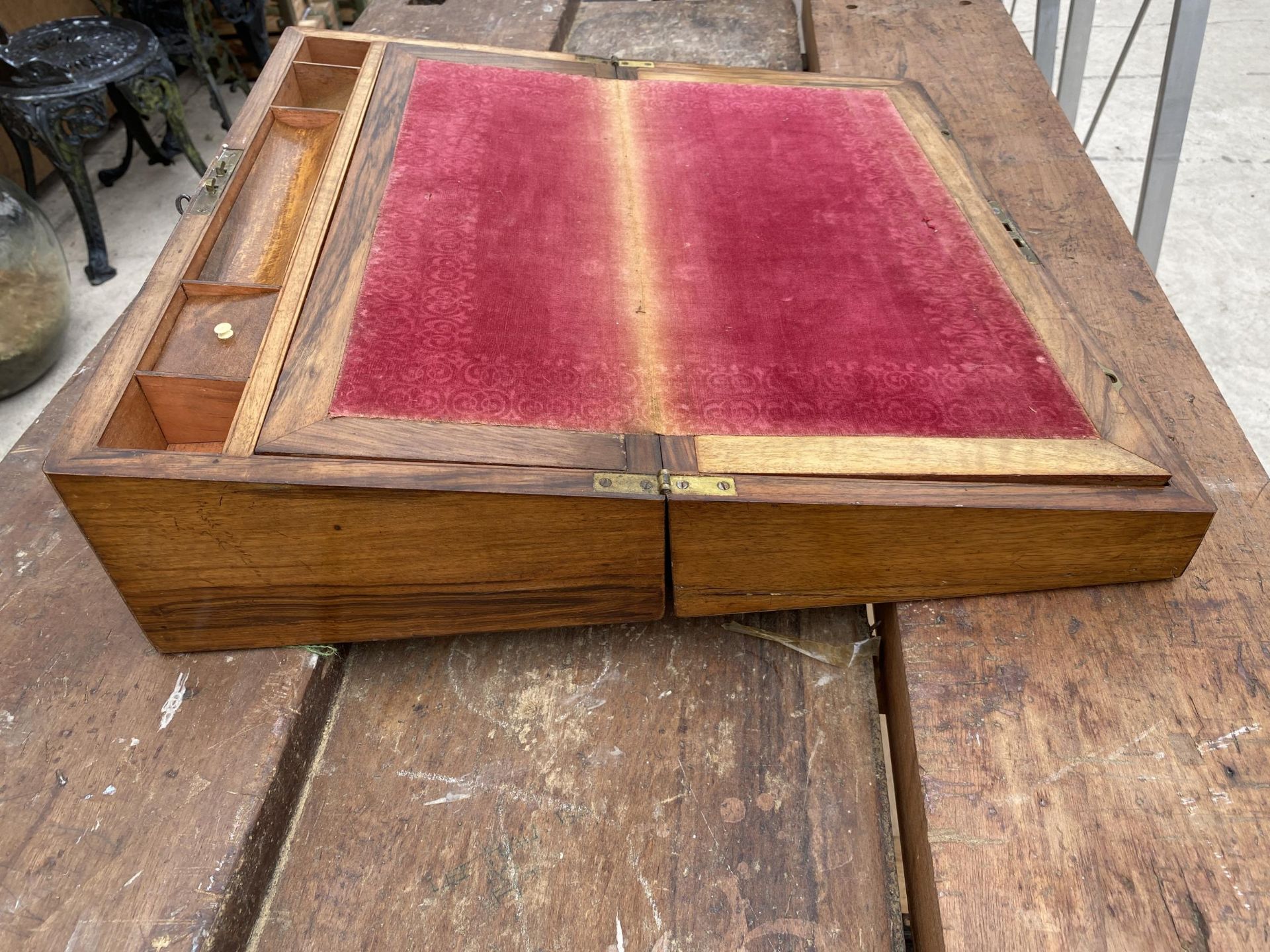 AN INLAID WALNUT WRITING SLOPE WITH RED BLAZE INTERIOR AND SECRET DRAWERS - Image 4 of 11