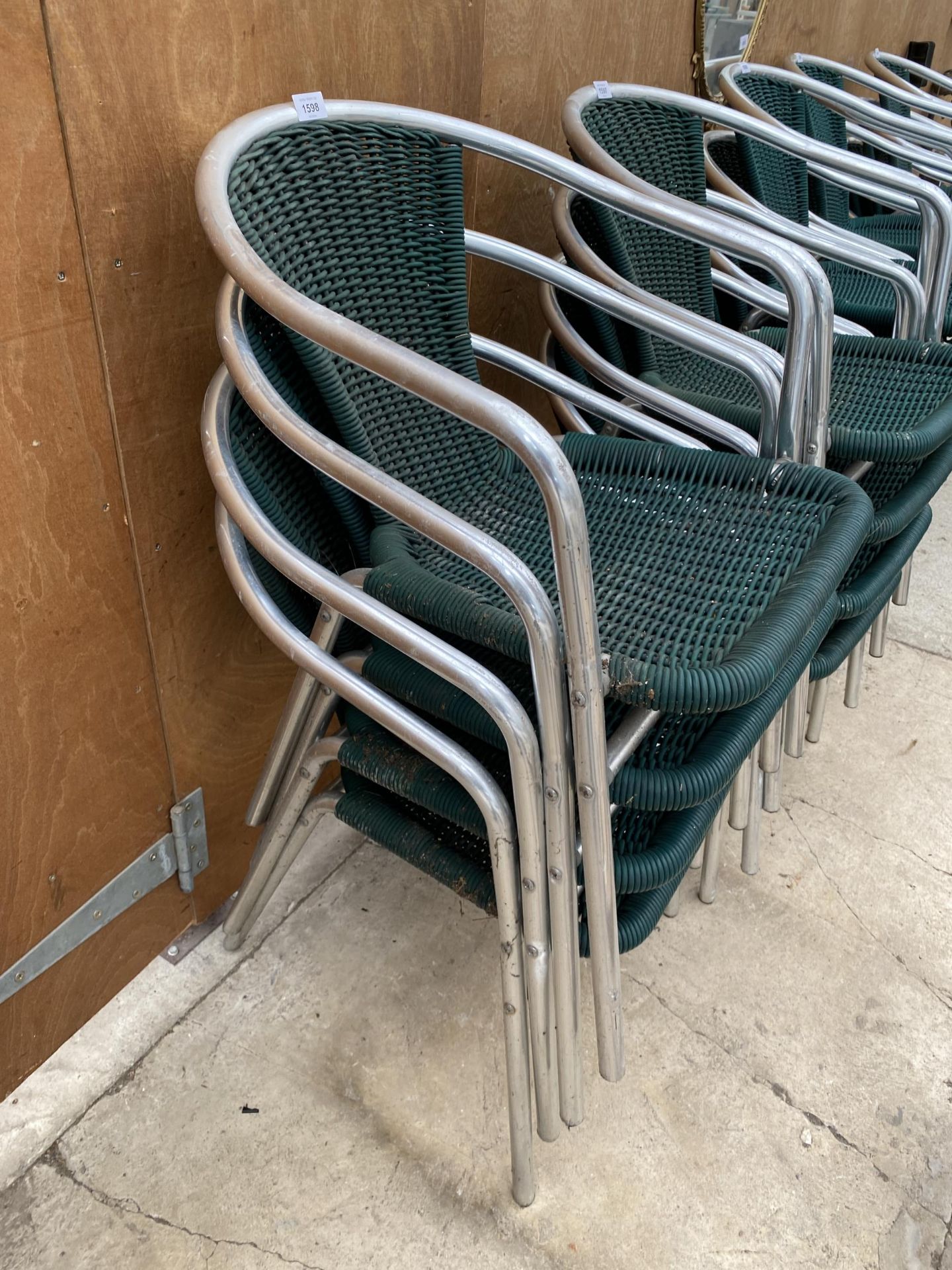 FOUR CHROME AND RATTAN BISTRO STACKING CHAIRS - Bild 2 aus 2