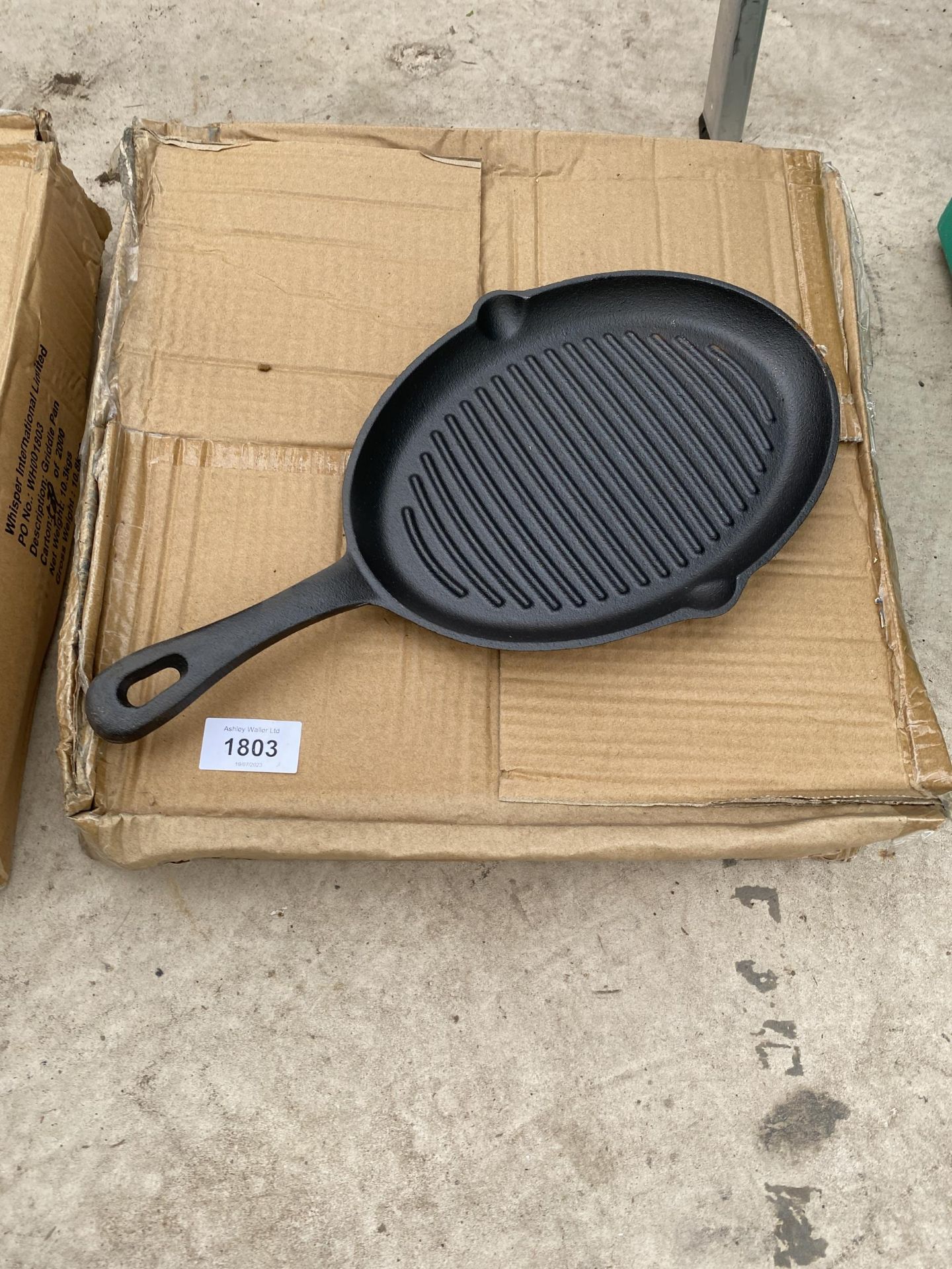 APPROXIMATELY 10 CAST IRON SKILLET PANS