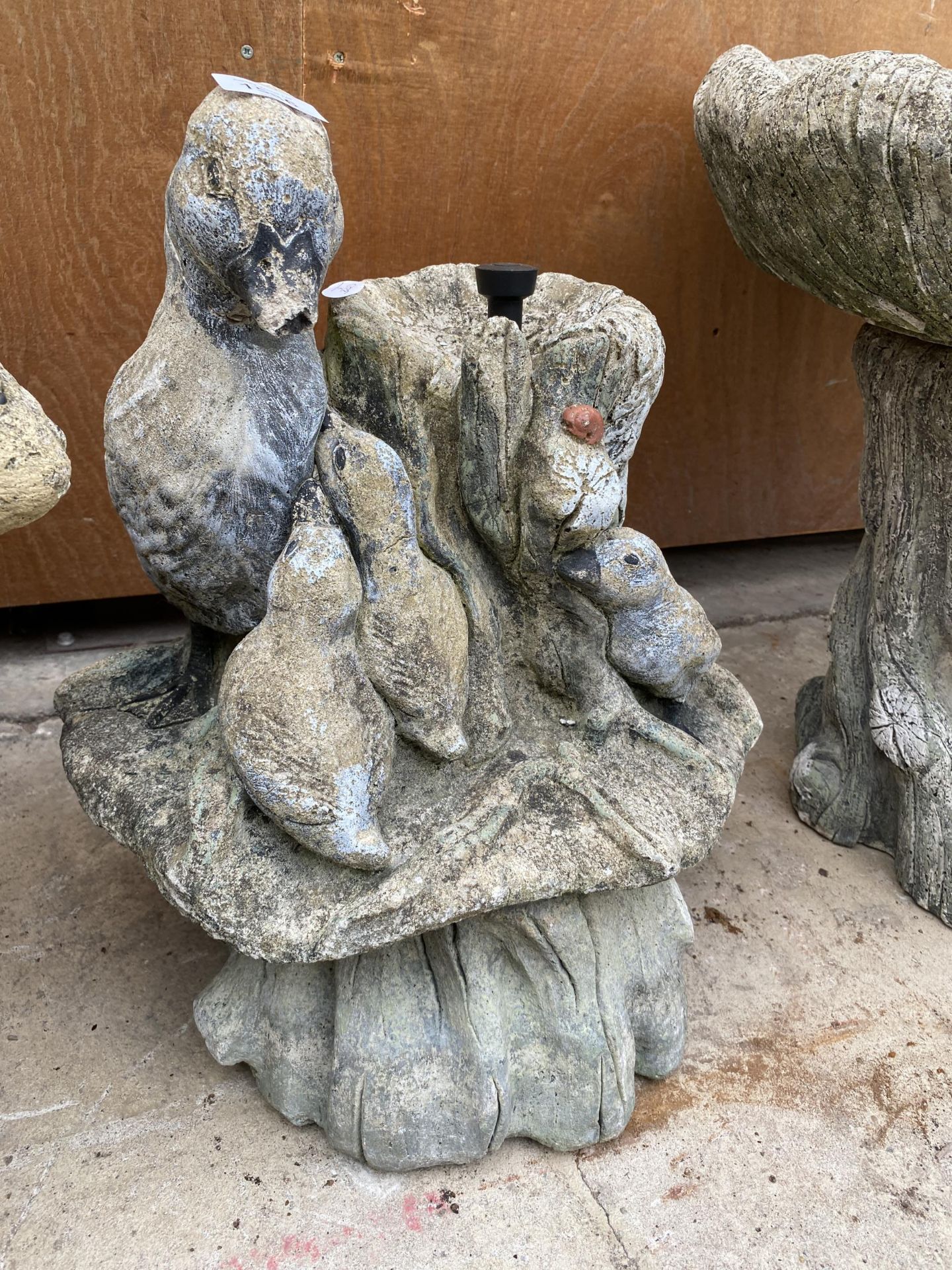 A RECONSTITUTED STONE BIRD DECORATION WATER FEATURE