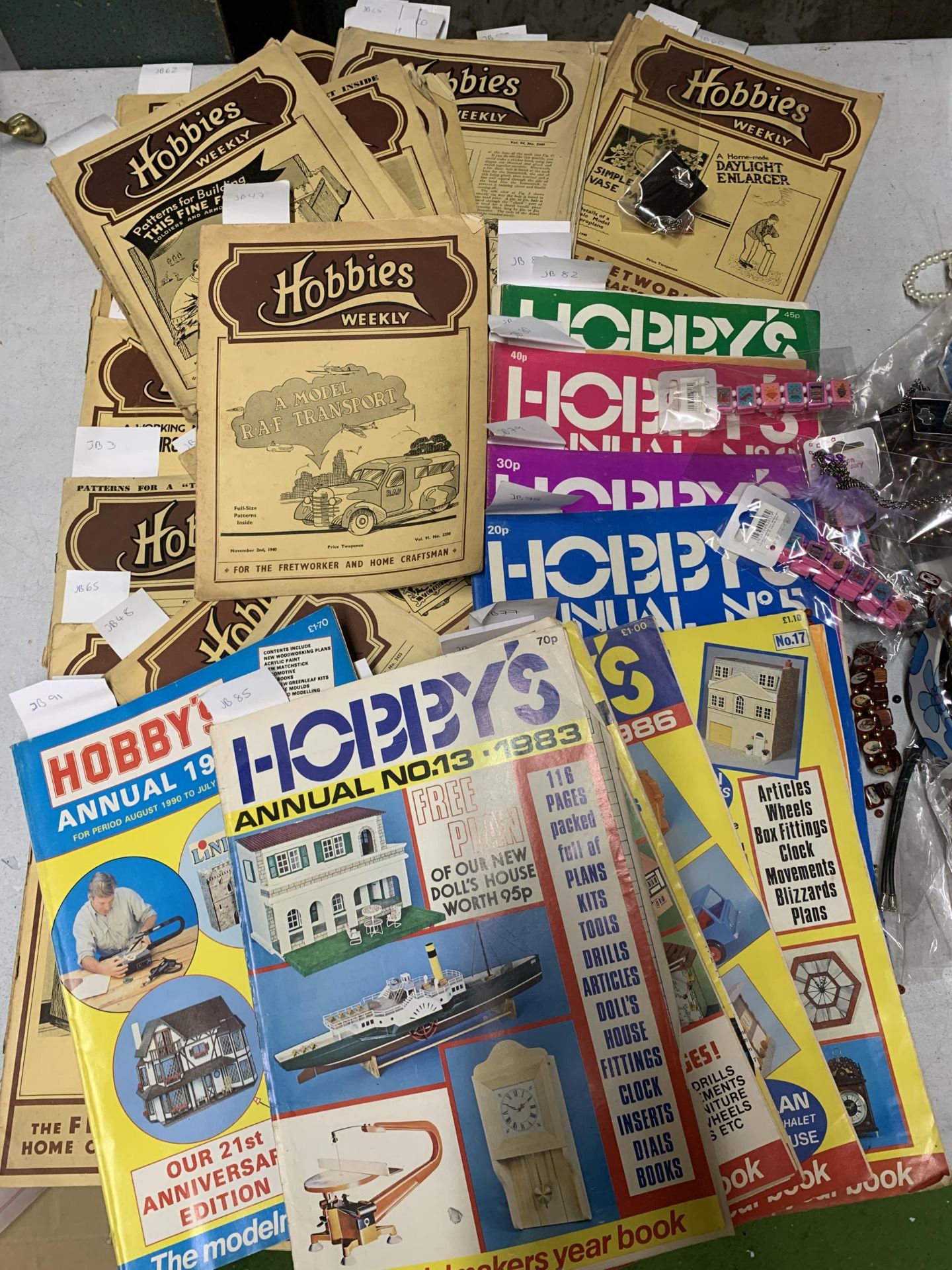 A LARGE QUANTITY OF HOBBY'S WEEKLY TOGETHER WITH ANNUALS INLUDING 1983, 84, 93 ETC.,