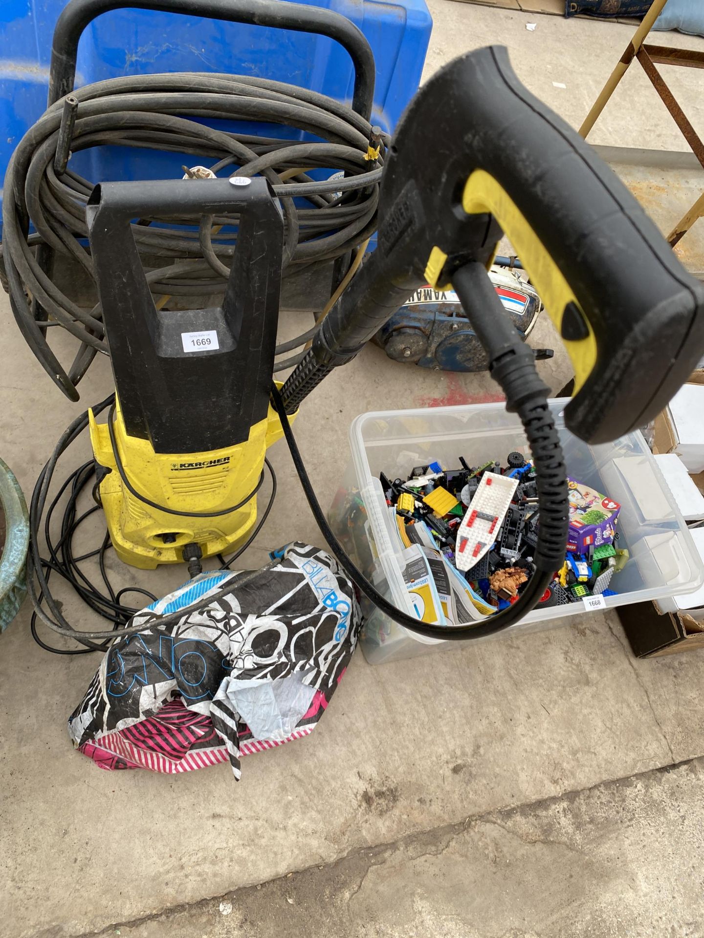 A KARCHER K2 ELECTRIC PRESSURE WASHER WITH VARIOUS ATTATCHMENTS