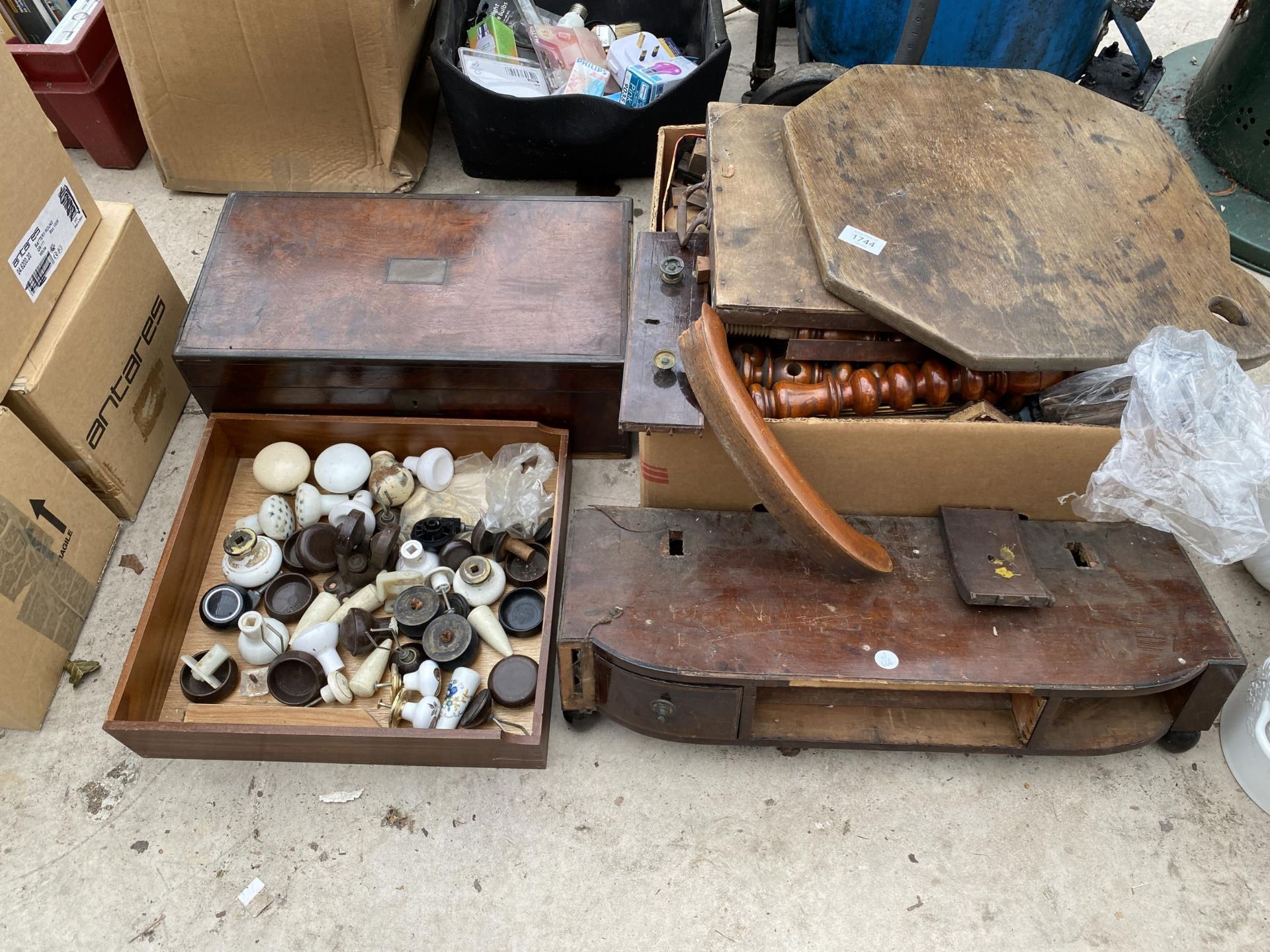 A LARGE ASSORTMENT OF VINTAGE REPAIR WOOD, A WRITING SLOPE AND VARIOUS VINTAGE DRAWER KNOBS ETC