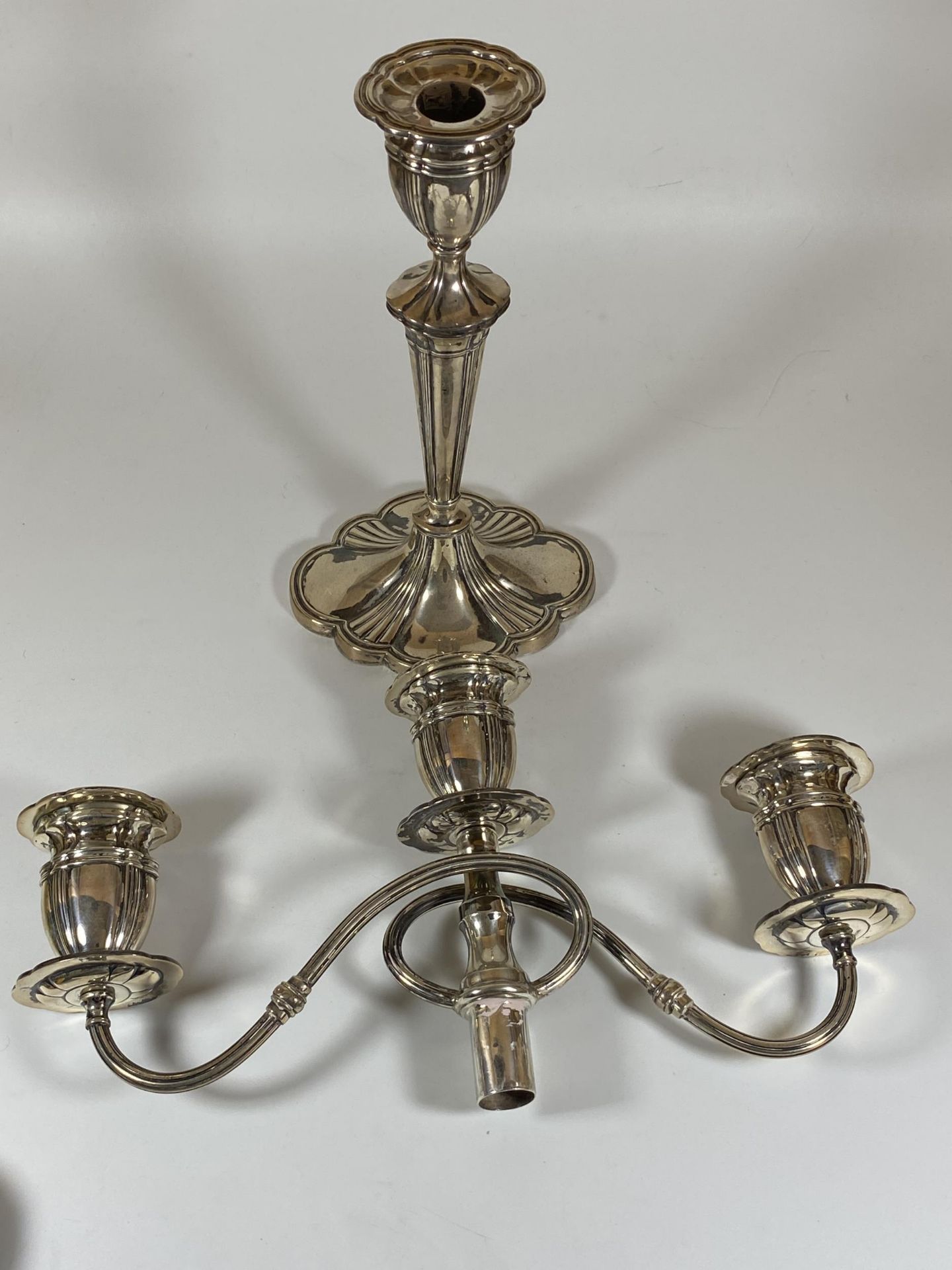 A LARGE GEORGE V SOLID SILVER THREE BRANCH CANDLEABRA, HALLMARKS FOR BIRMINGHAM, 1926, MAKER - Image 8 of 11