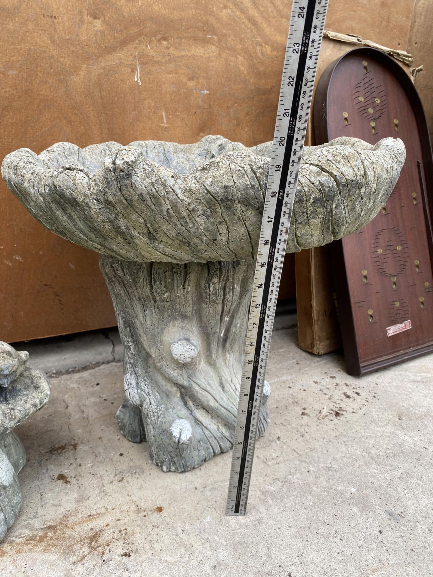A LARGE RECONSTITUTED STONE BIRD BATH WITH PEDESTAL BASE - Image 4 of 4