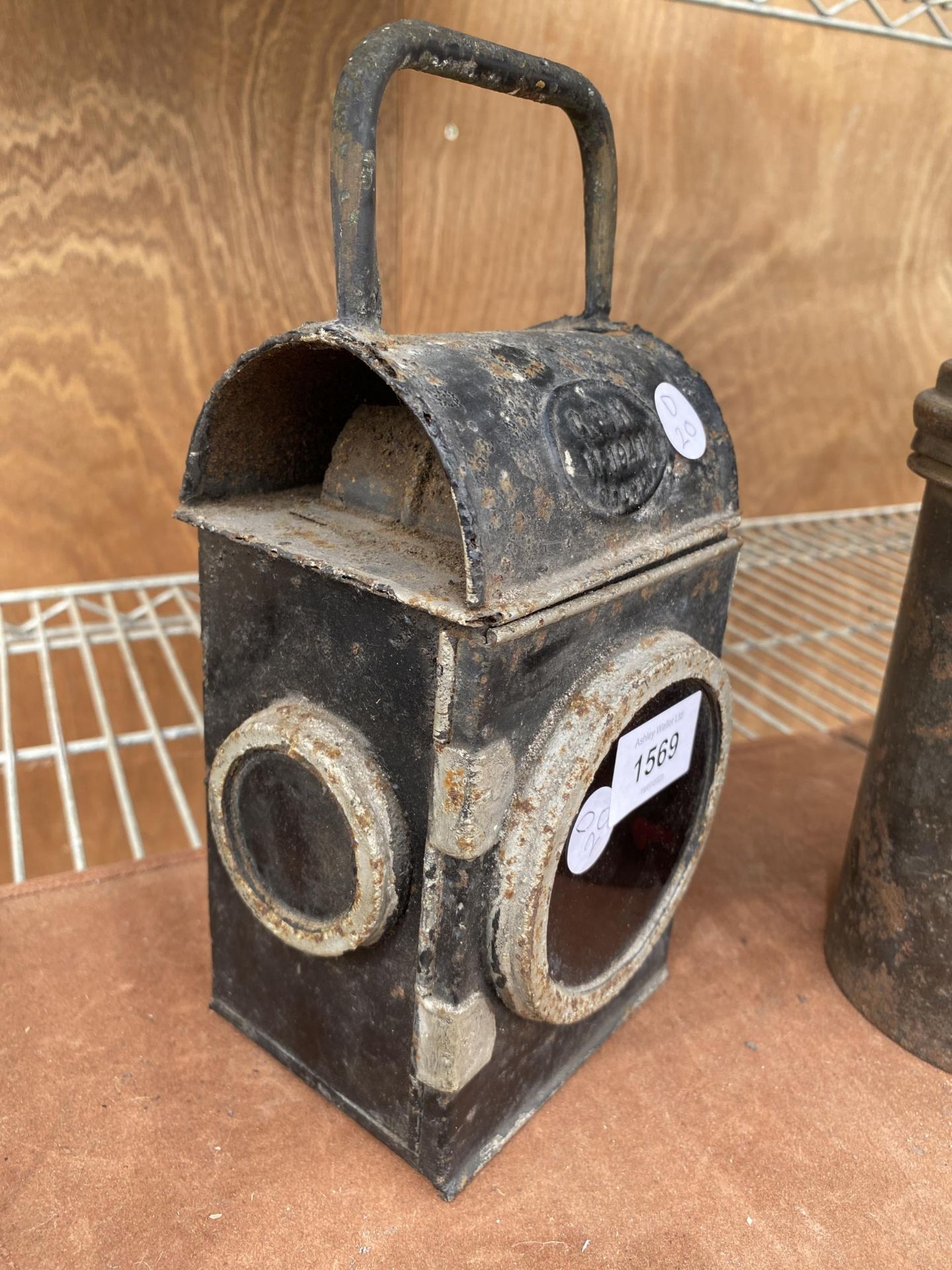 A VINTAGE TARQUAN AND KEW MINERS LAMP AND A VINTAGE RAILWAY SIGNAL LAMP - Image 3 of 7