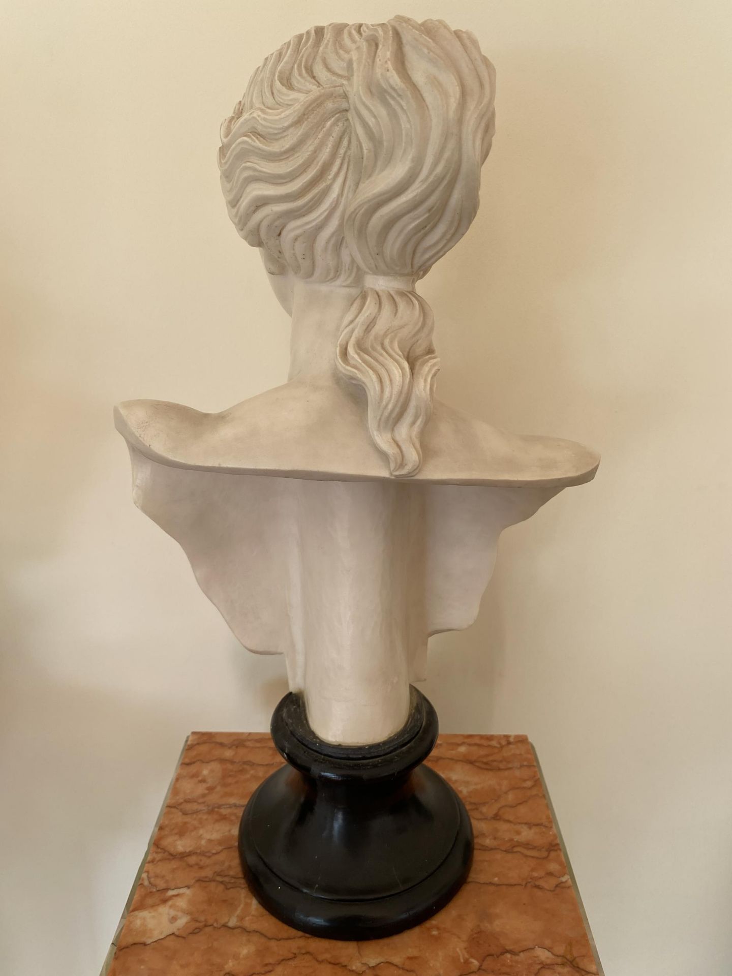 AN ITALIAN MARBLE EFFECT RESIN NUDE FEMALE BUST OF VENERE DE MILO, HEIGHT 50CM - Image 3 of 4