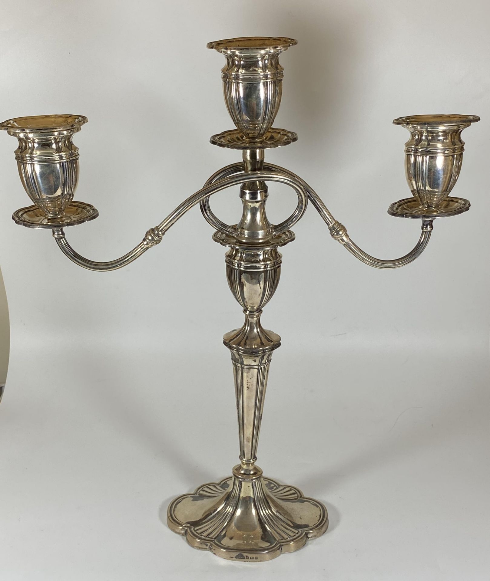 A LARGE GEORGE V SOLID SILVER THREE BRANCH CANDLEABRA, HALLMARKS FOR BIRMINGHAM, 1926, MAKER