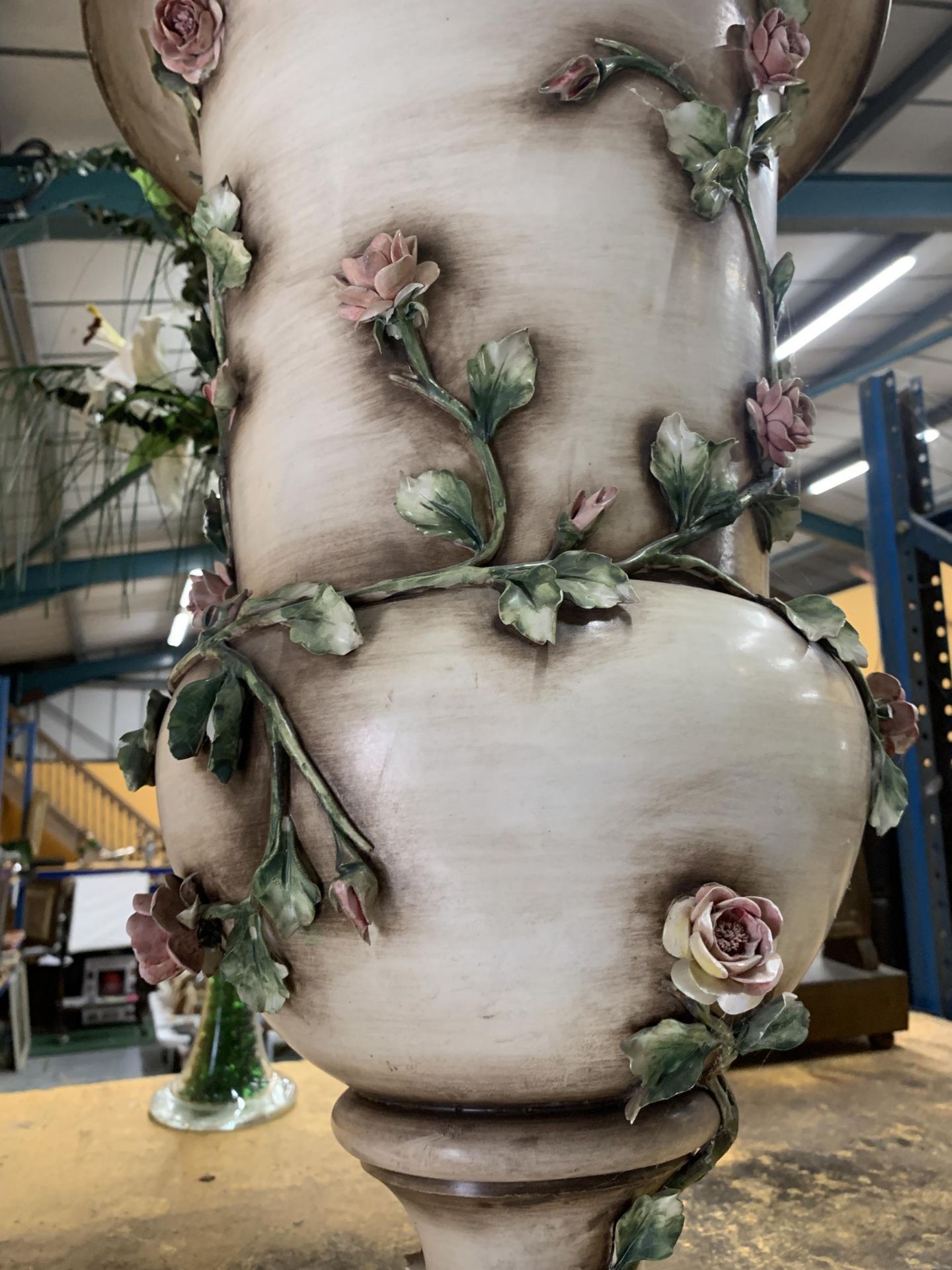 A LARGE CERAMIC URN SHAPED PLANTER WITH CLIMBING ROSE DECORATION HEIGHT 67CM - Image 3 of 3