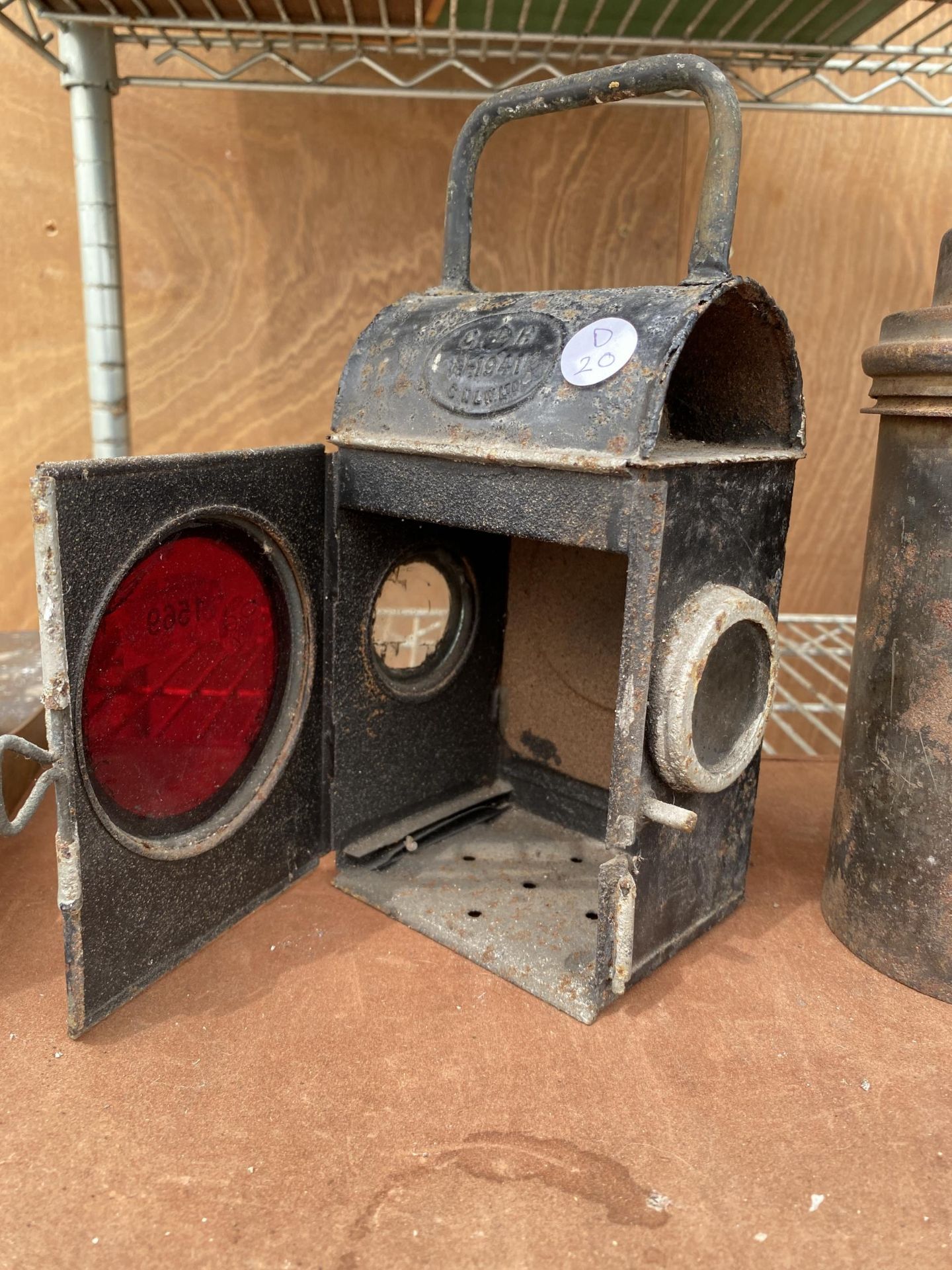 A VINTAGE TARQUAN AND KEW MINERS LAMP AND A VINTAGE RAILWAY SIGNAL LAMP - Image 4 of 7