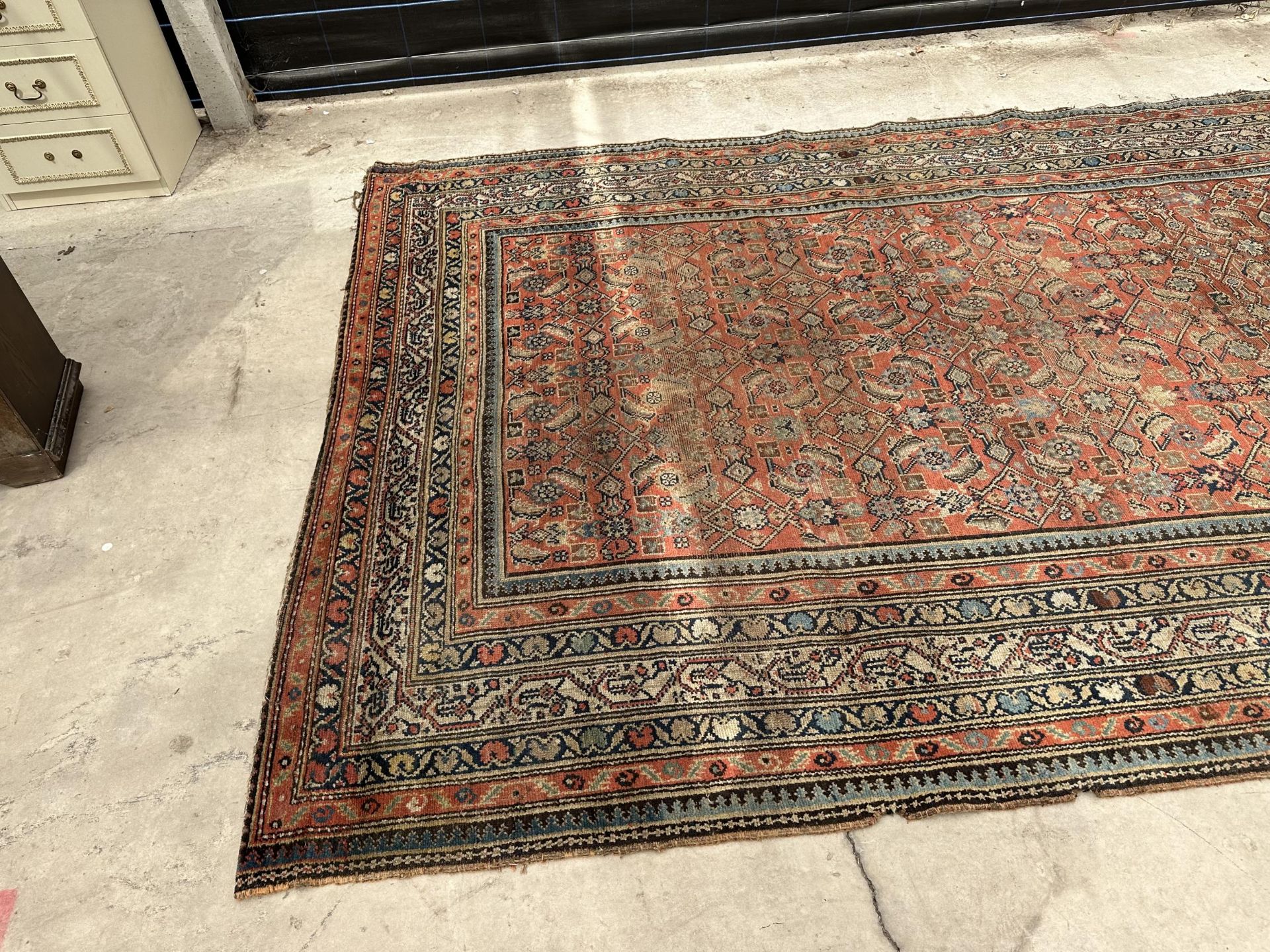 AN ANTIQUE, BELIEVED PERSIAN RUG 211 CM X 189 CM - Image 4 of 11
