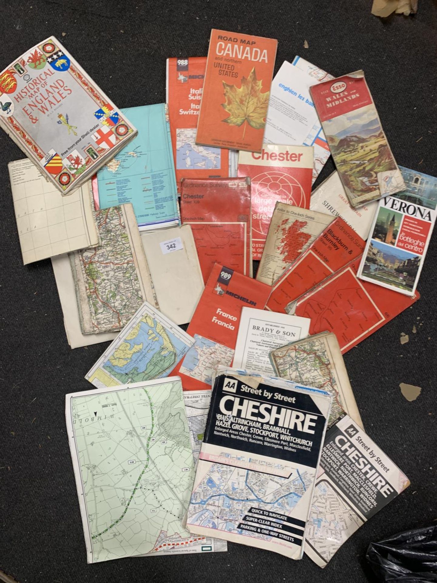 A COLLECTION OF VINTAGE ORDNACE SURVEY AND MICHELIN MAPS, ETC