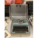 A VINTAGE IMPERIAL 'GOOD COMPANION' TYPEWRITER