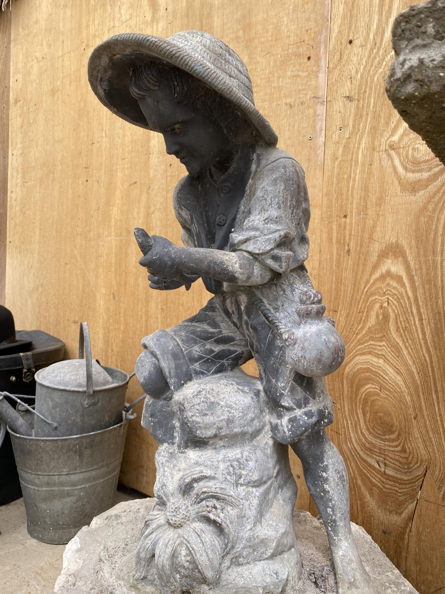 A 19TH CENTURY HEAVY LEAD STATUE OF A BOY FISHING ON A CONCERETE BASE (H:90CM) - Bild 3 aus 8