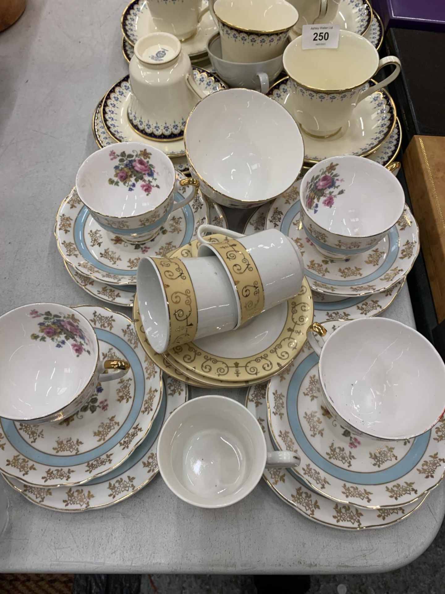 A QUANTITY OF VINTAGE CHINA CUPS, SAUCERS, SIDE PLATES, ETC TO INCLUDE MINTON 'CONSORT' - Image 5 of 5